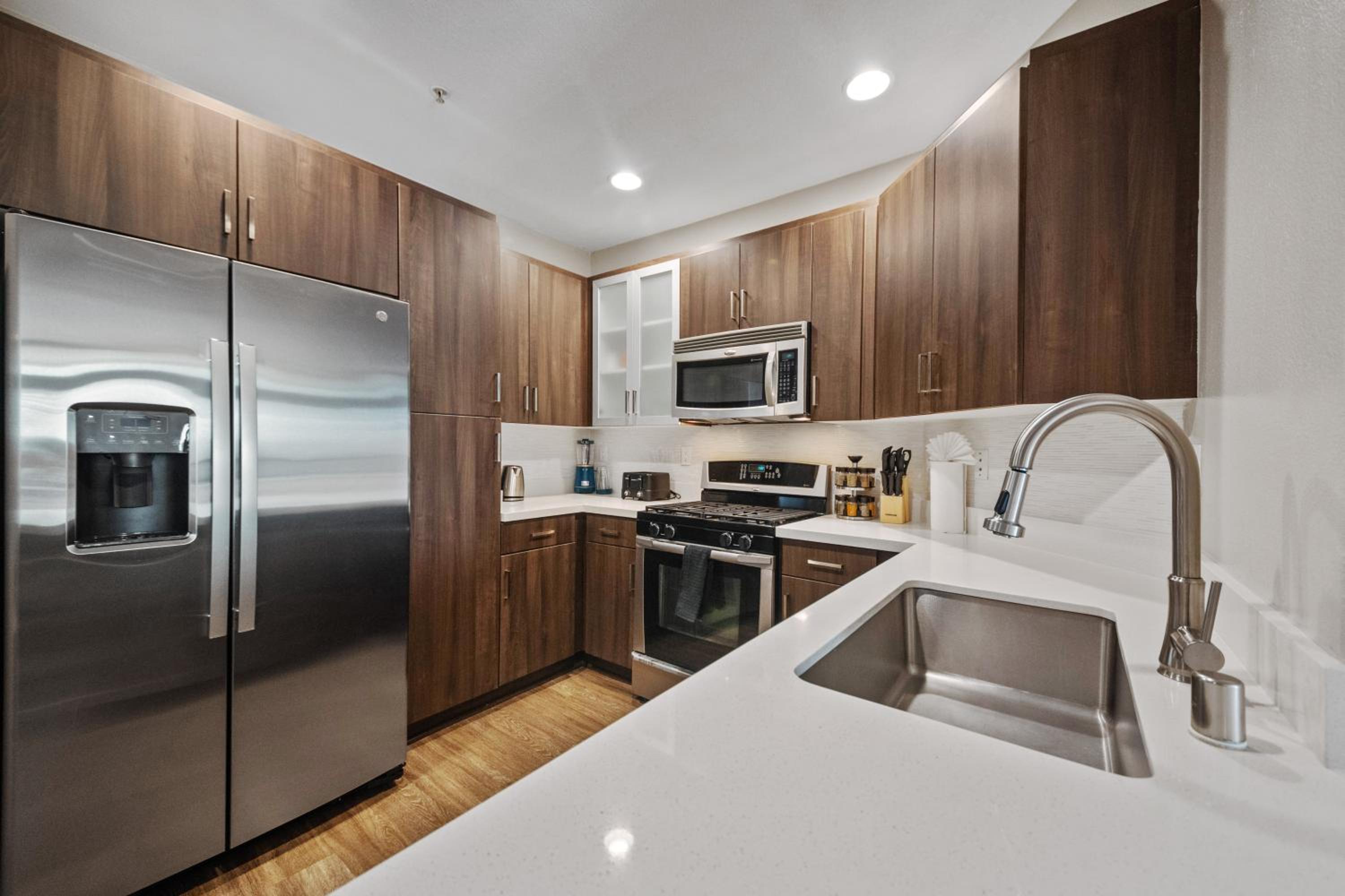Promo Casa Miel Heart of Westwood Luxury Condo