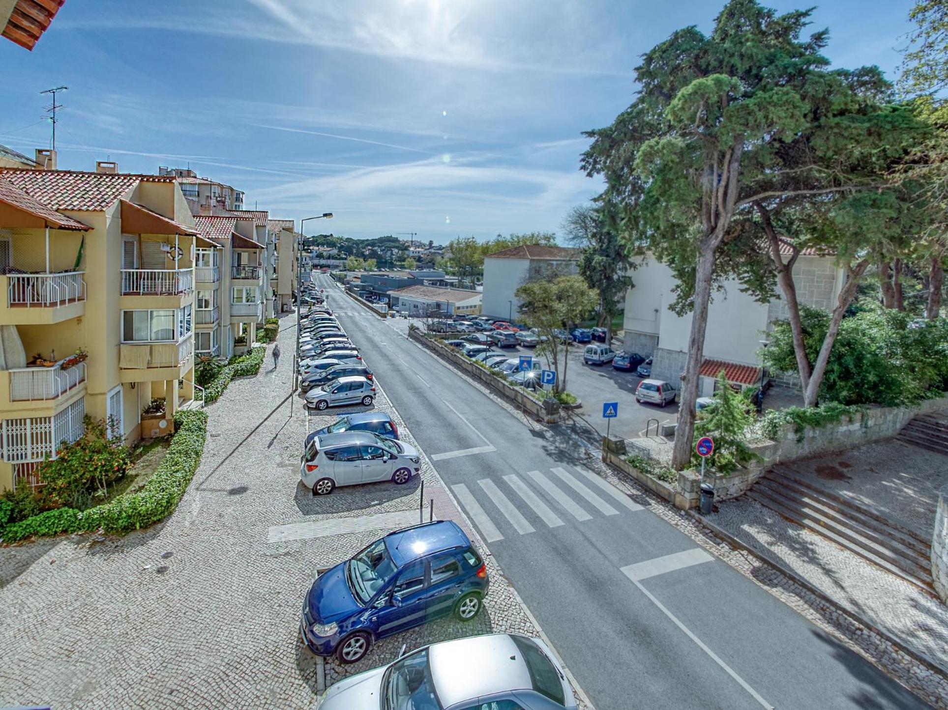 Luxury 4 bedroom with 3 bathroom Cascais Lisbon walking distance to beach