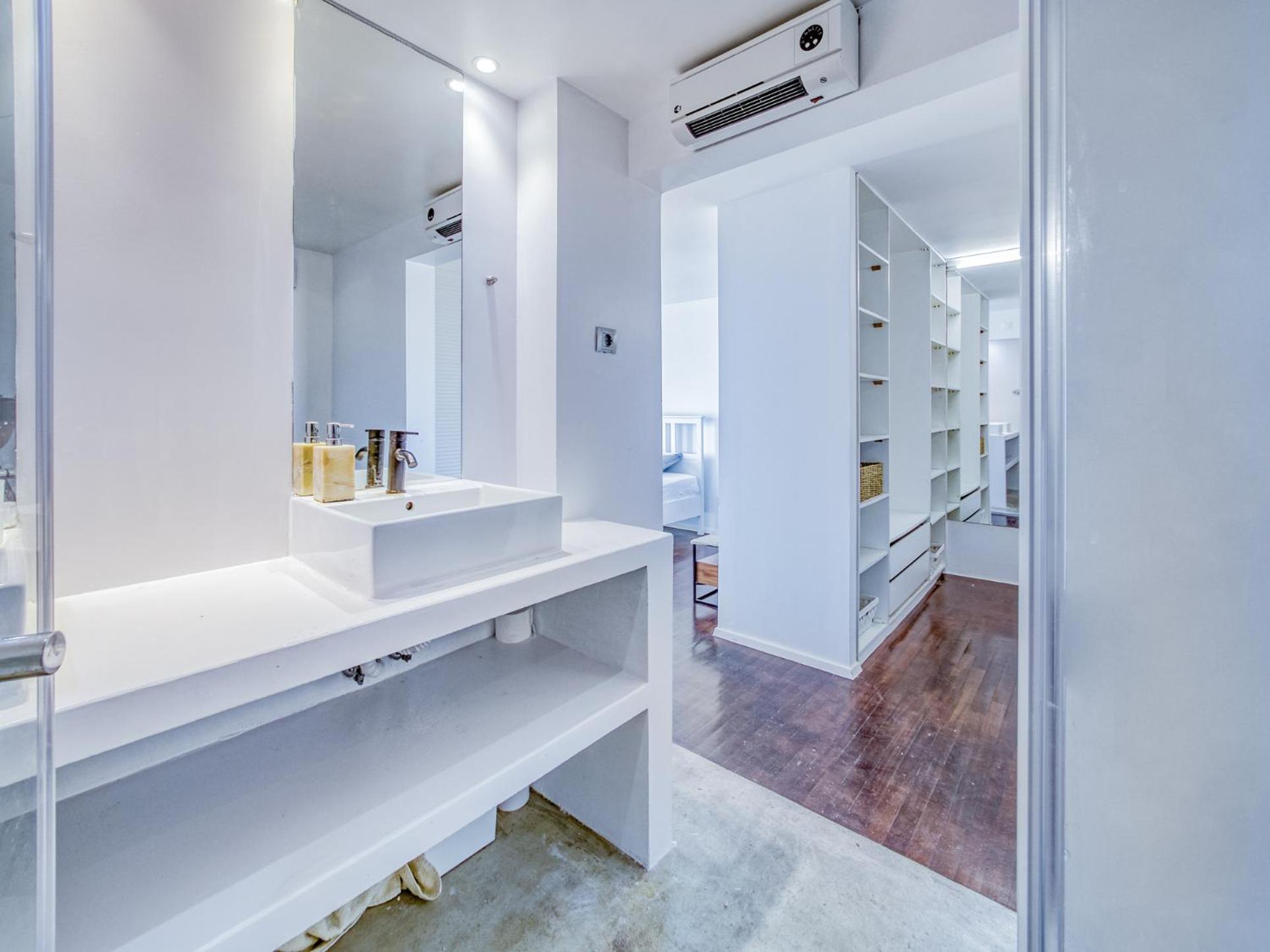 Luxury 4 bedroom with 3 bathroom Cascais Lisbon walking distance to beach