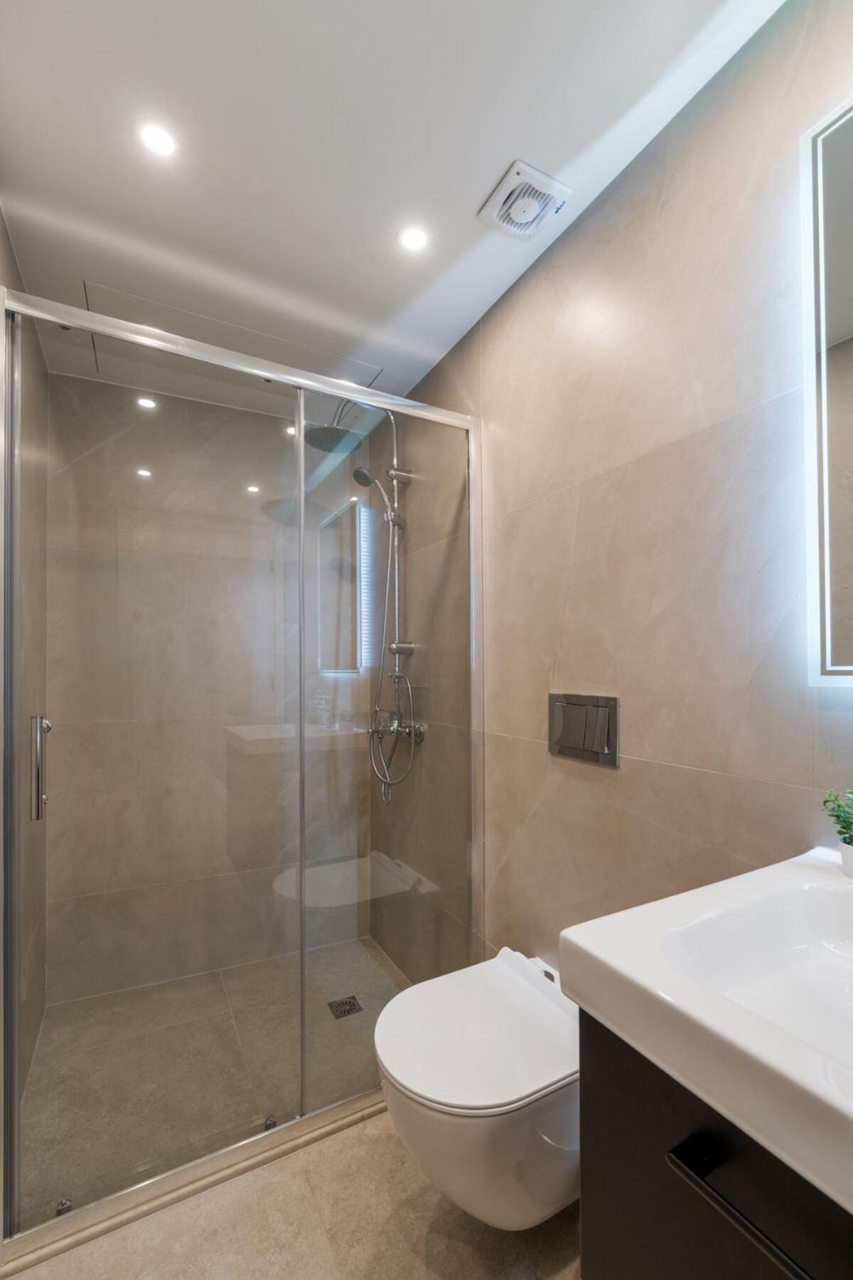 Ofi Continental - 3BR, Koukaki