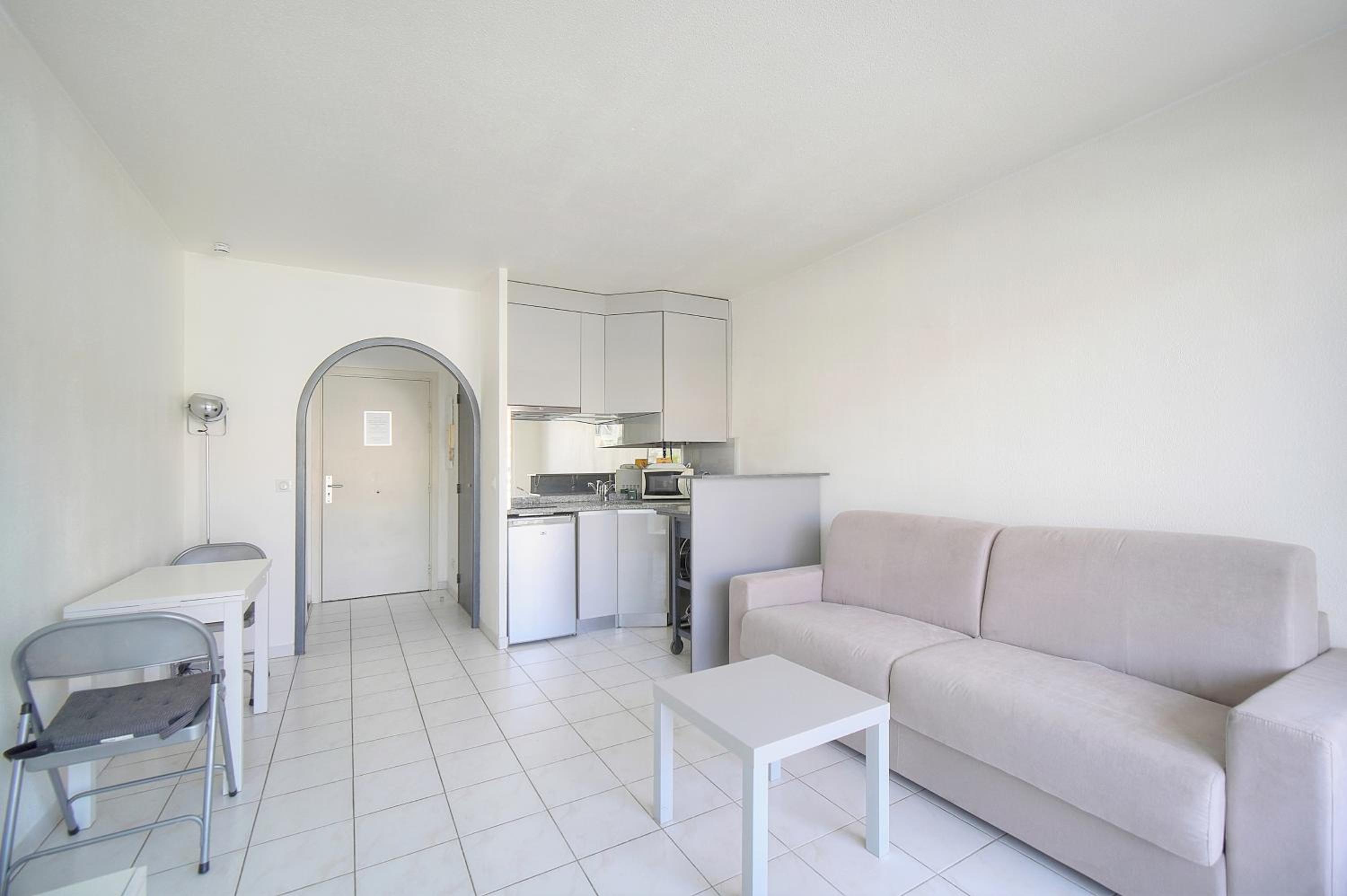 FRGK Gallieni Terrace Quiet Executive Stay Walk to Palais