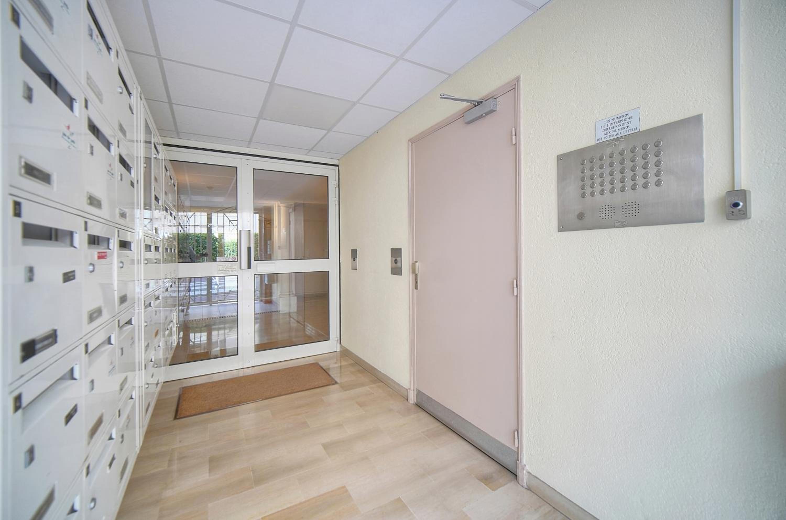 FRGK Gallieni Terrace Quiet Executive Stay Walk to Palais
