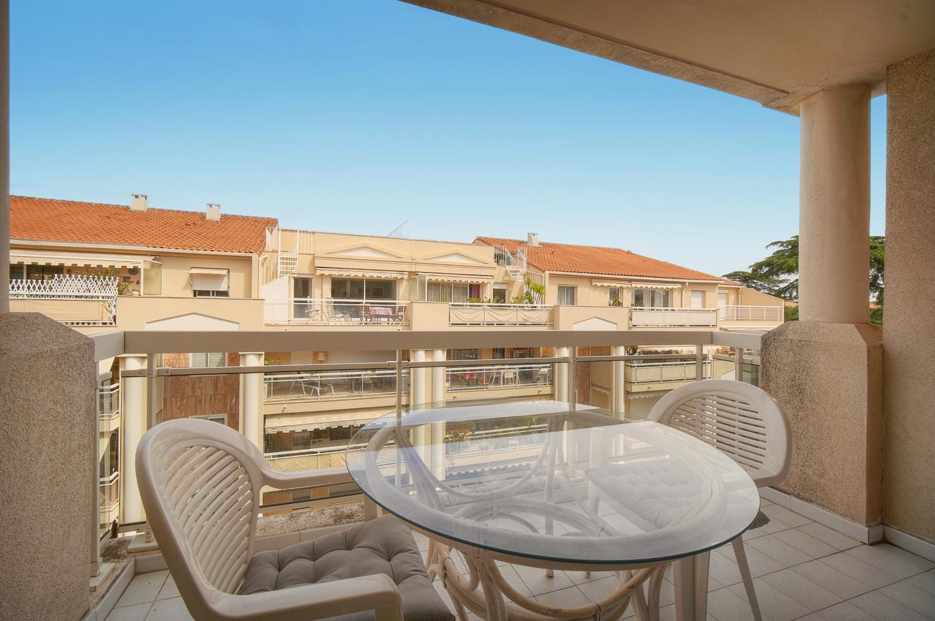 FRGK Gallieni Terrace Quiet Executive Stay Walk to Palais