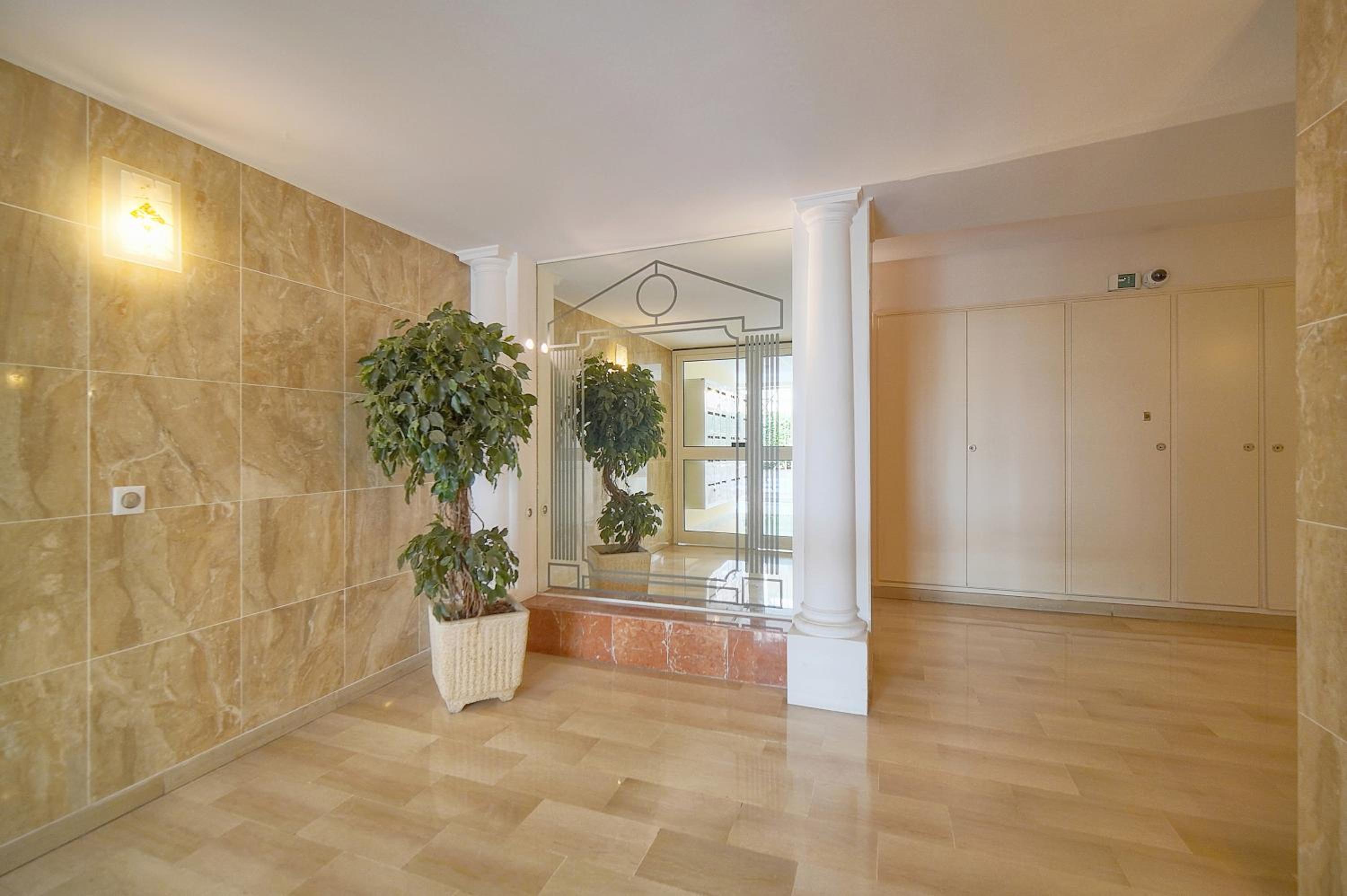 FRGK Gallieni Terrace Quiet Executive Stay Walk to Palais