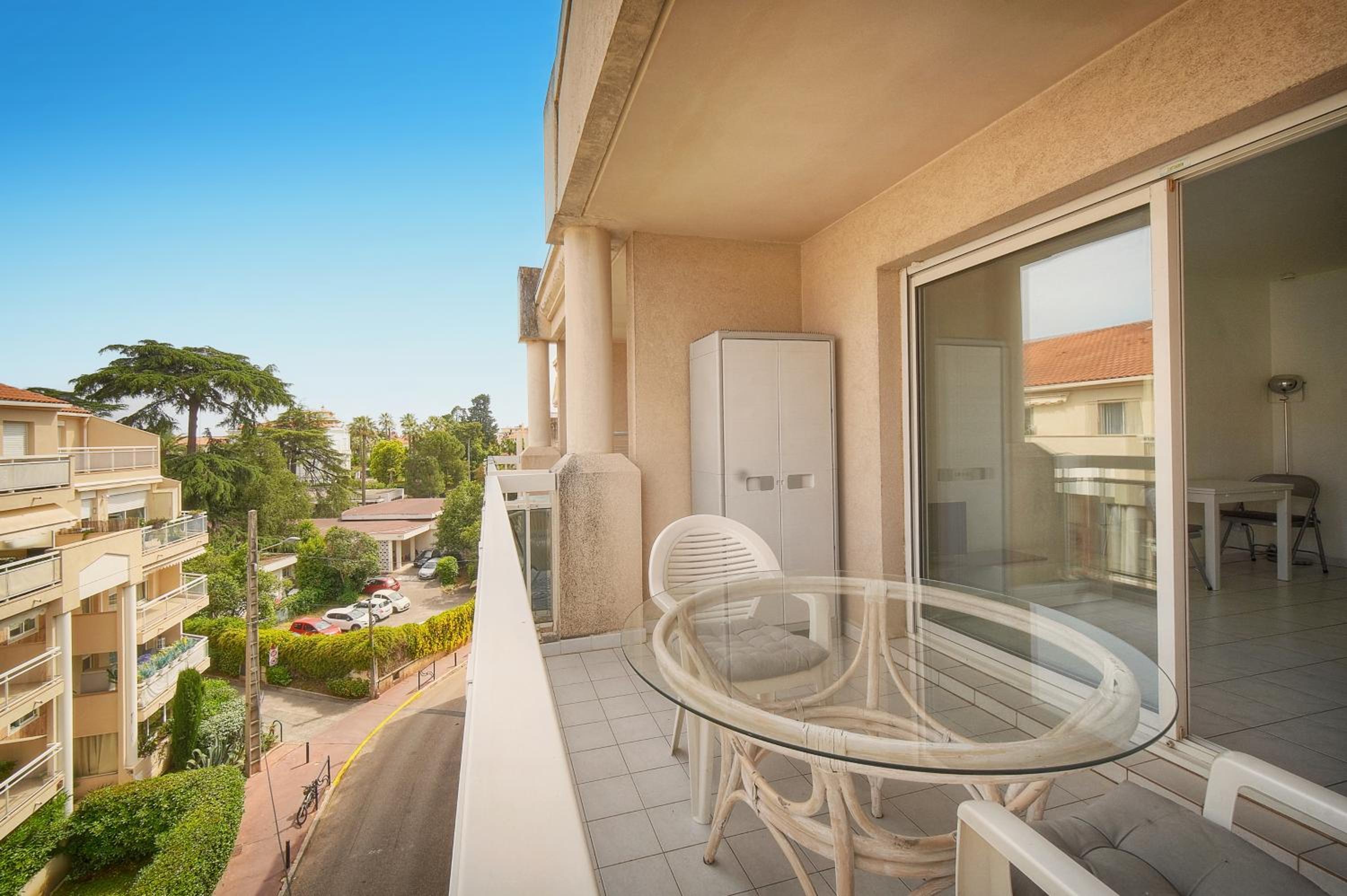 FRGK Gallieni Terrace Quiet Executive Stay Walk to Palais