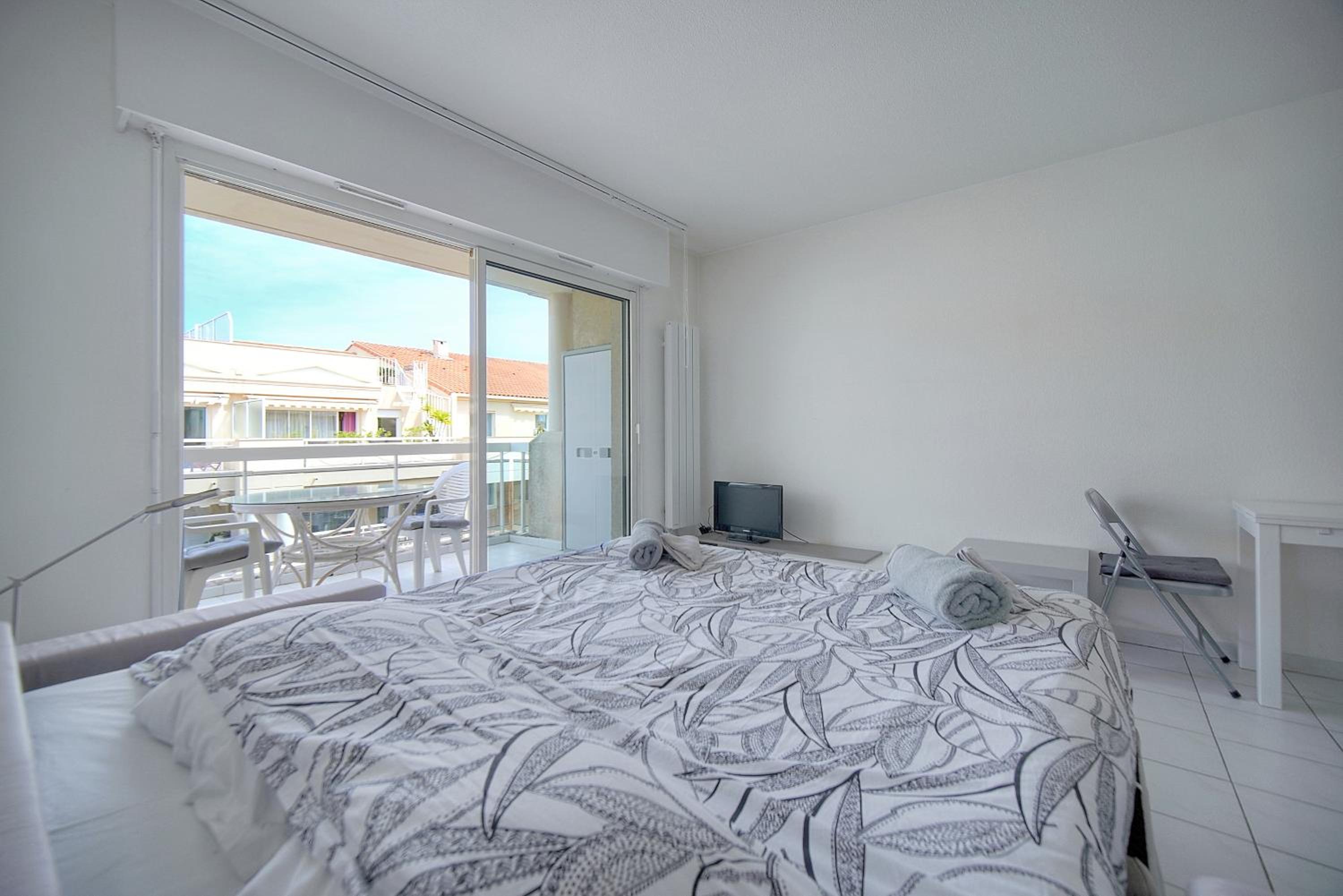 FRGK Gallieni Terrace Quiet Executive Stay Walk to Palais