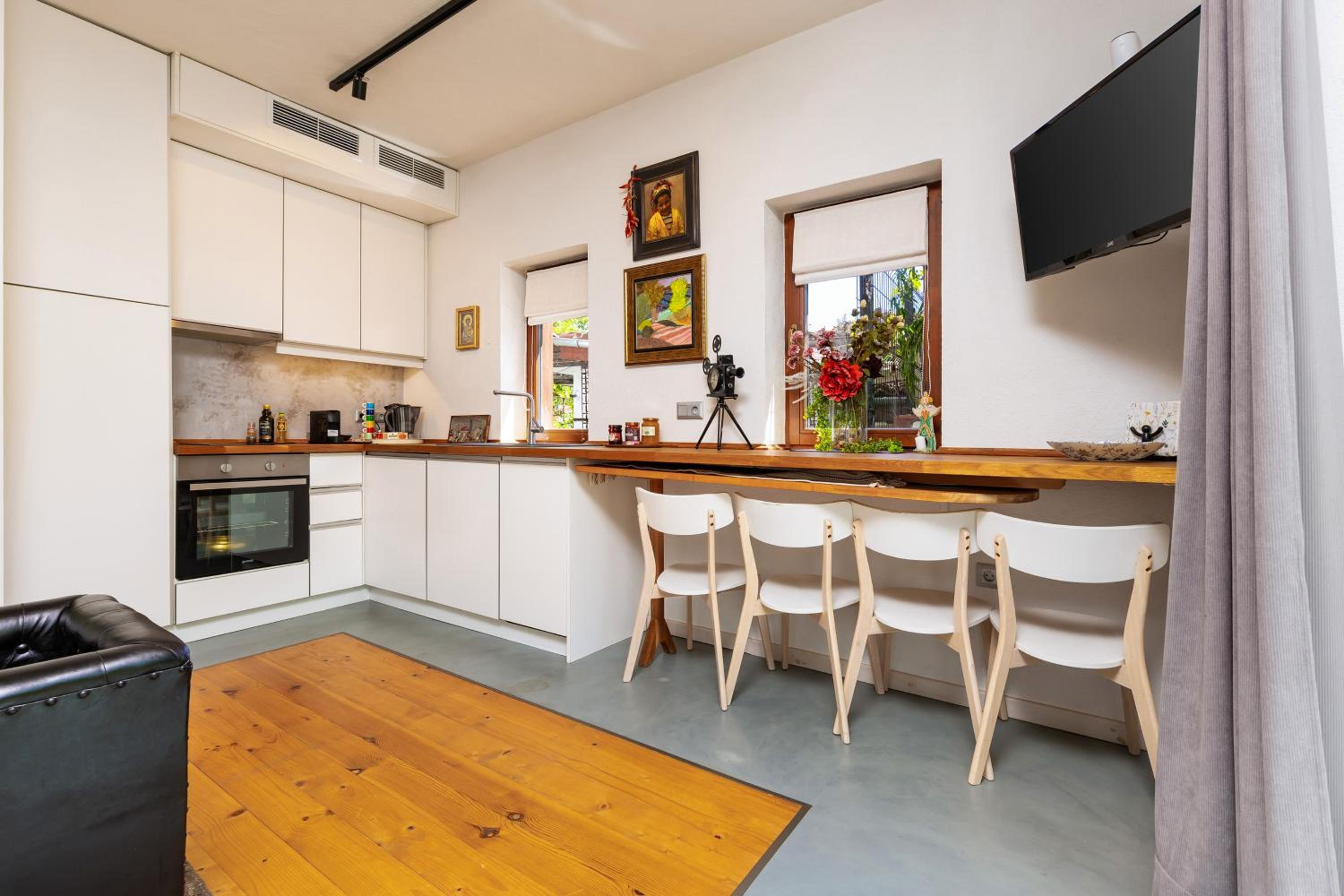 Old Town 2BR Spacious House with Private Garden and Free Parking