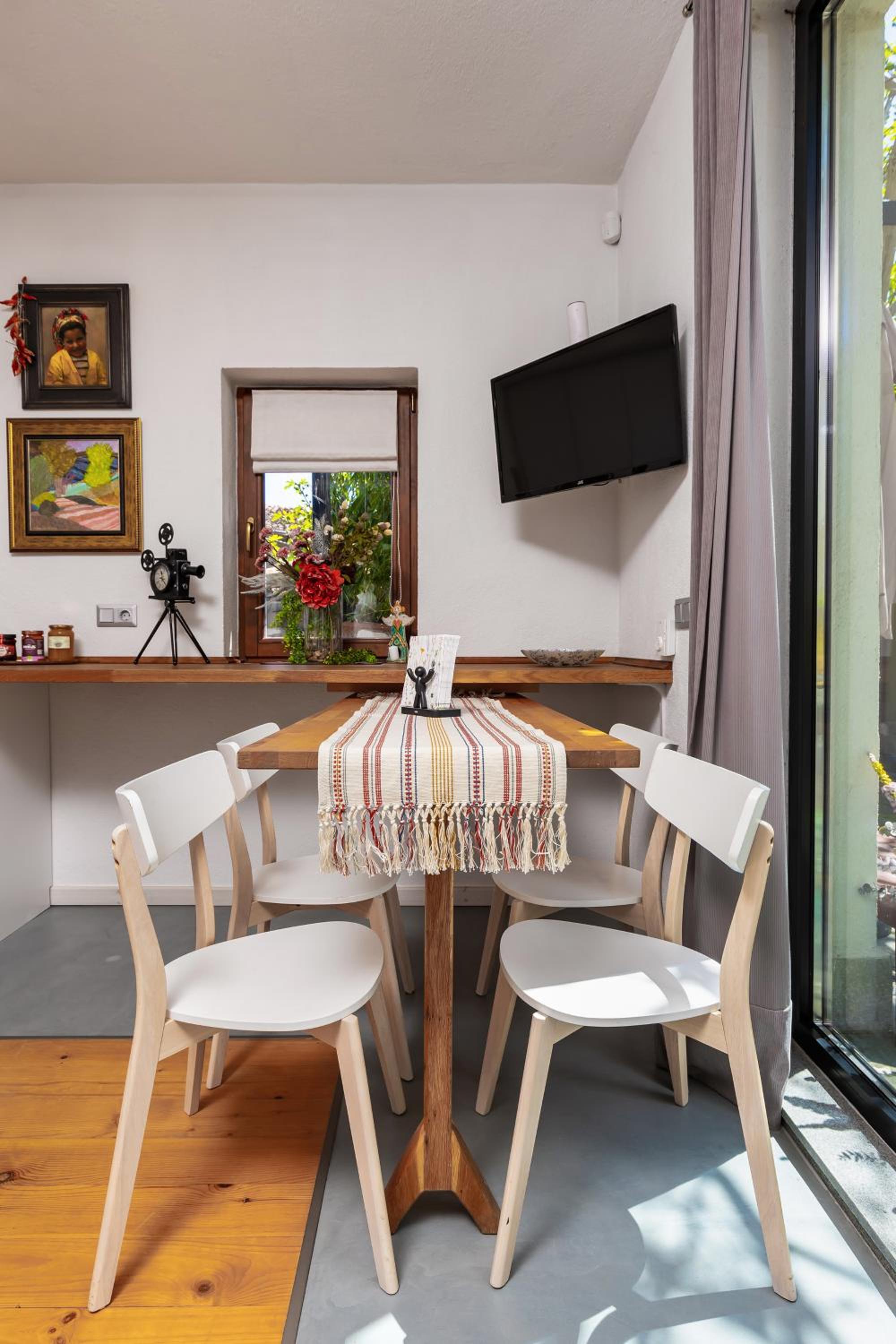 Old Town 2BR Spacious House with Private Garden and Free Parking