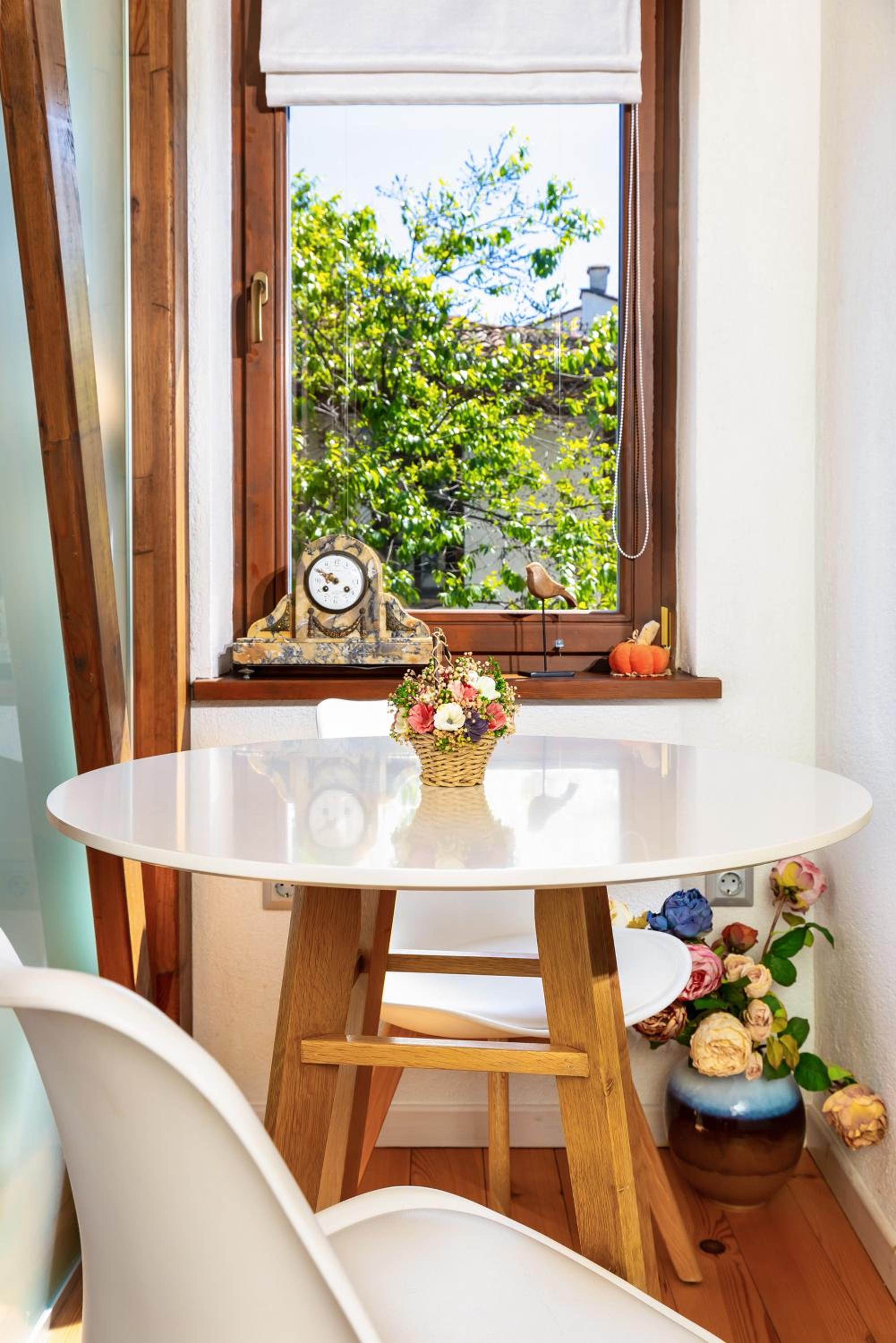Old Town 2BR Spacious House with Private Garden and Free Parking