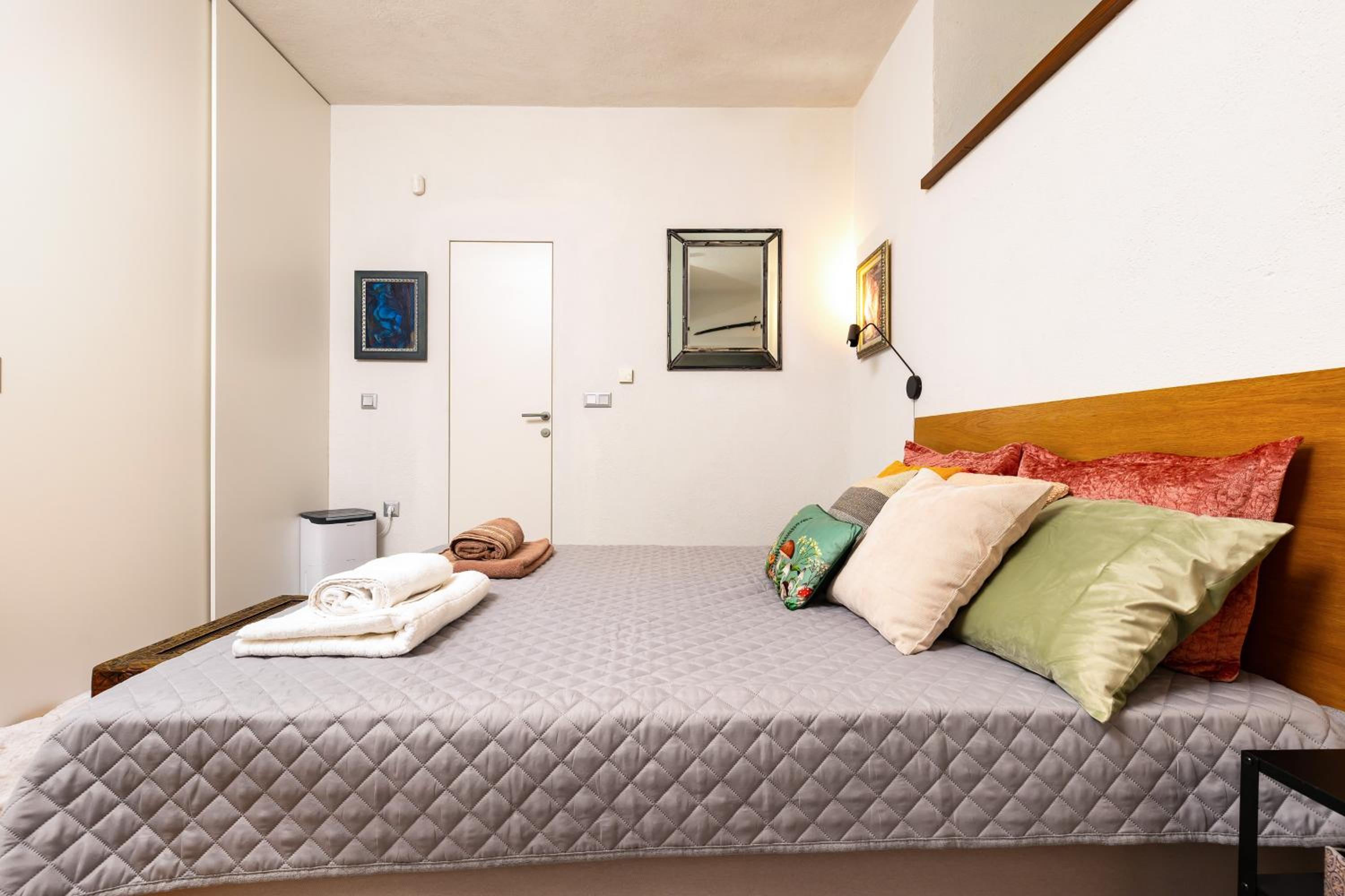 Old Town 2BR Spacious House with Private Garden and Free Parking