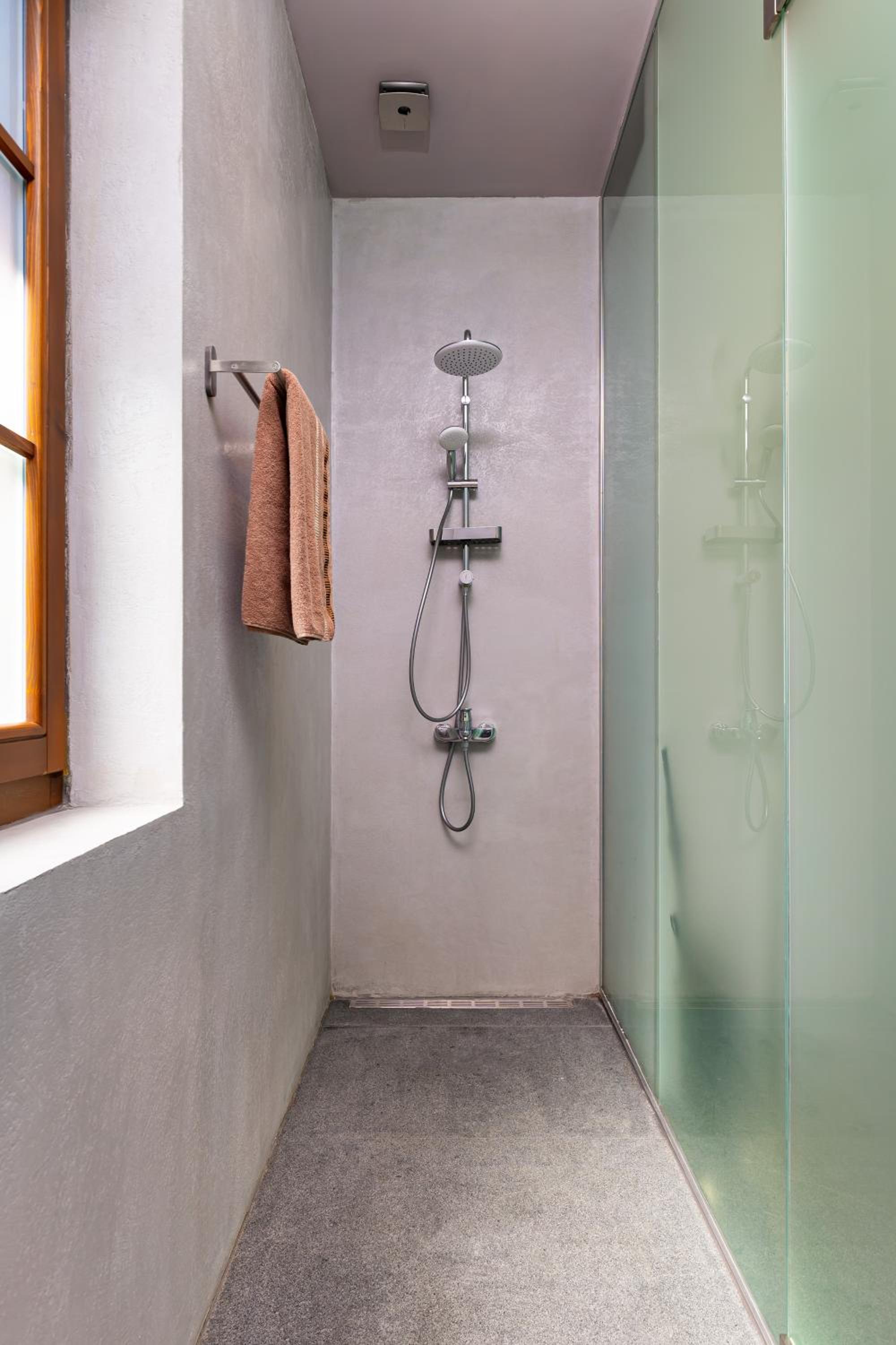 Old Town 2BR Spacious House with Private Garden and Free Parking