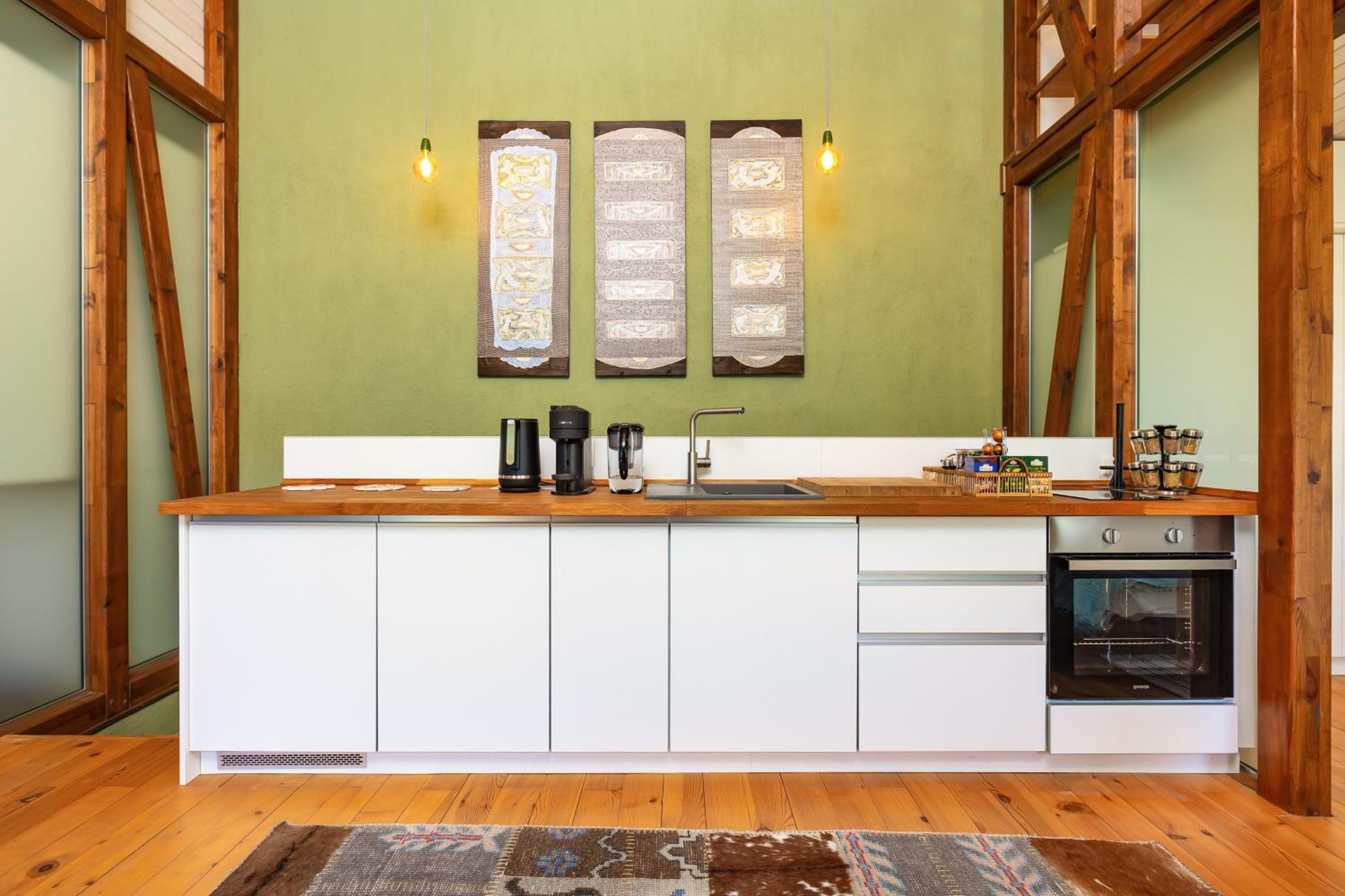 Old Town 2BR Spacious House with Private Garden and Free Parking