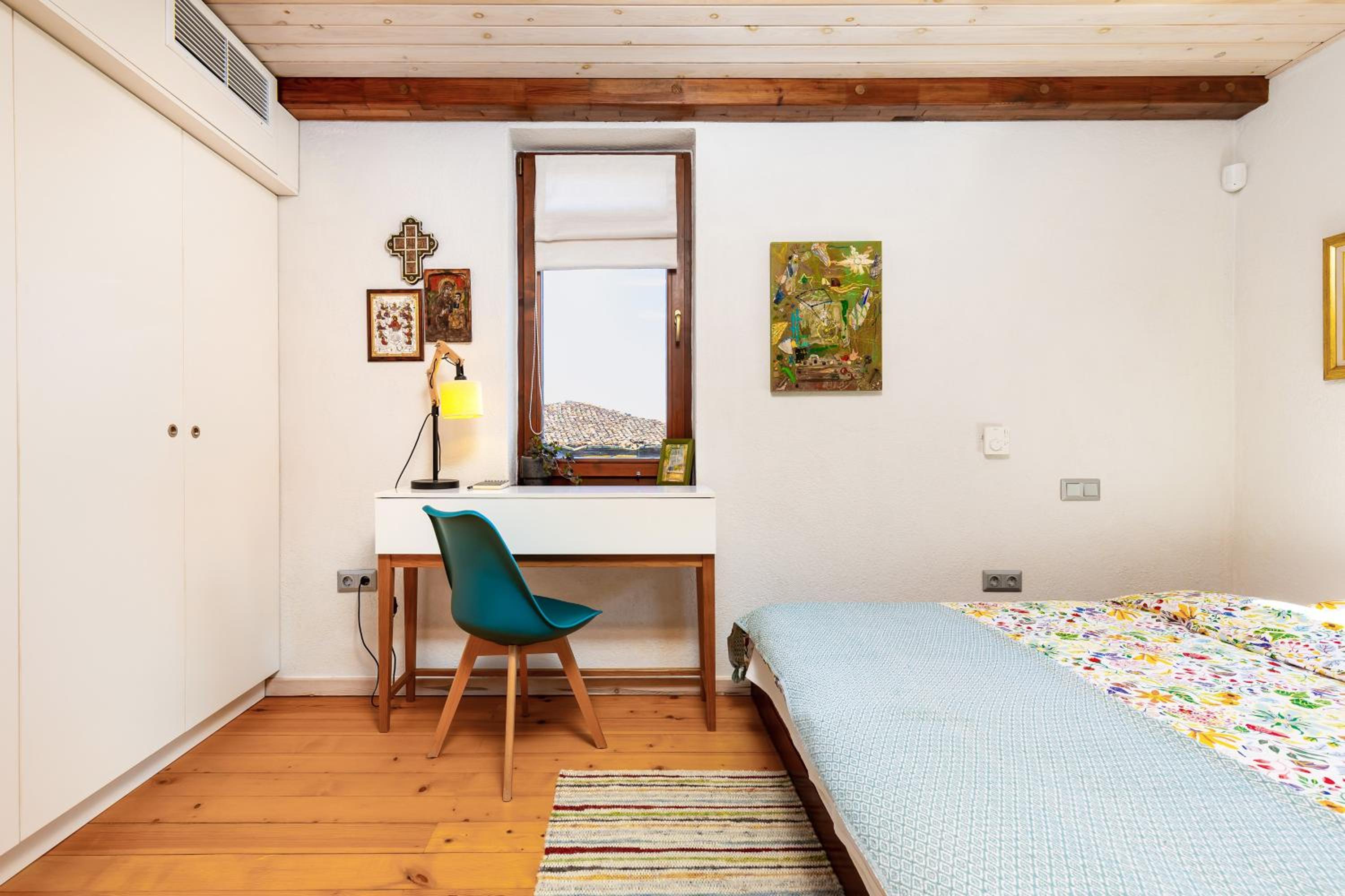 Old Town 2BR Spacious House with Private Garden and Free Parking