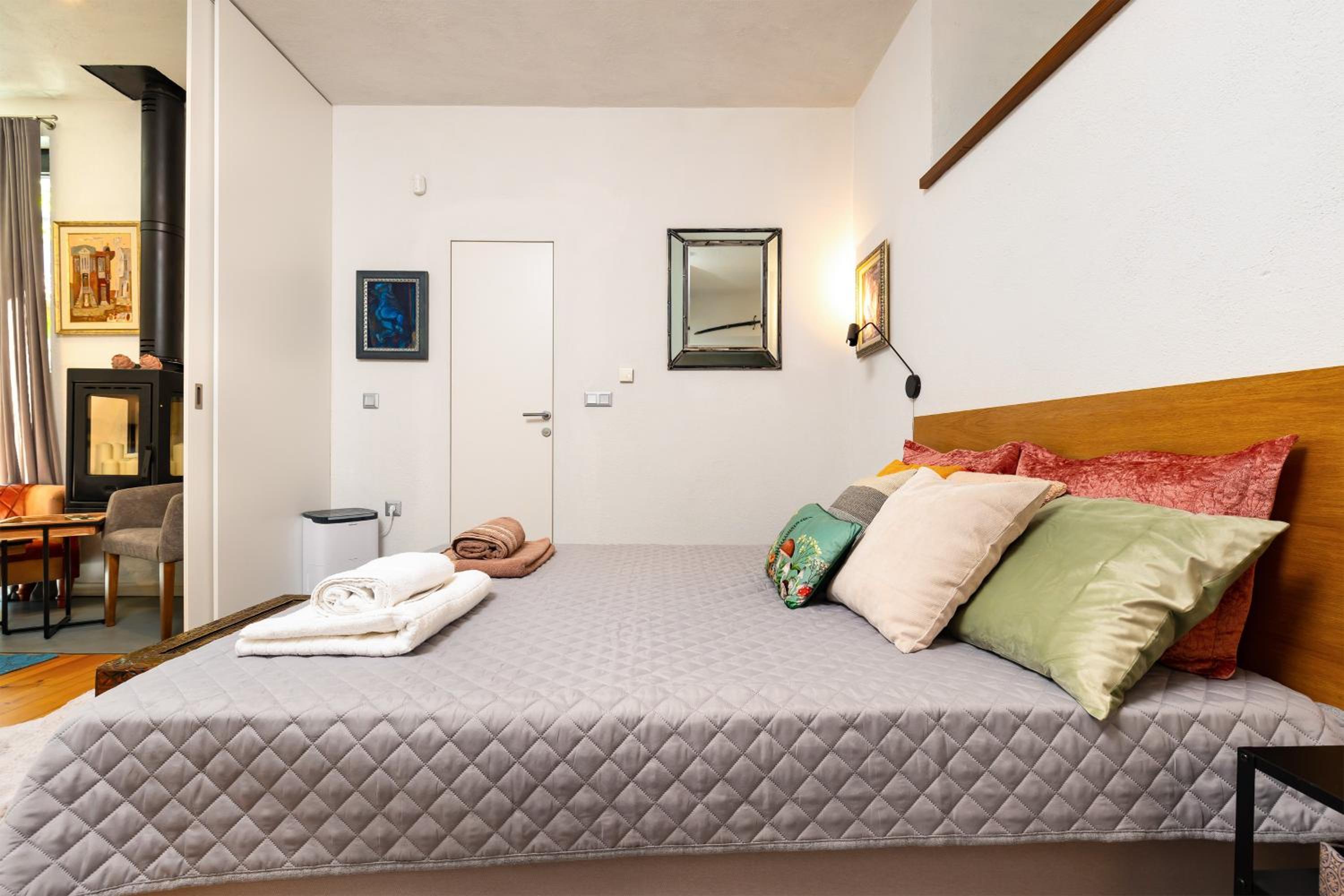 Old Town 2BR Spacious House with Private Garden and Free Parking