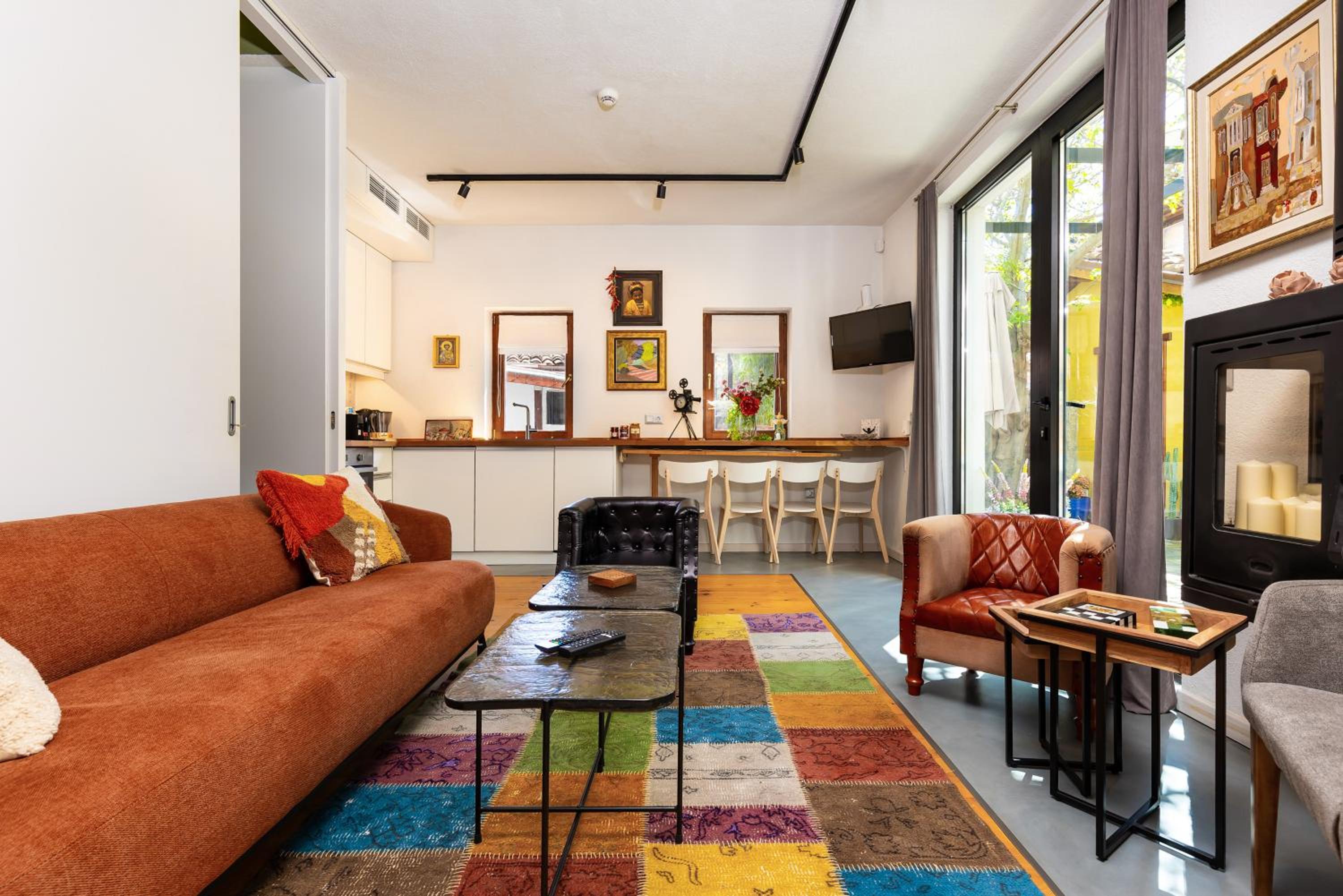 Old Town 2BR Spacious House with Private Garden and Free Parking