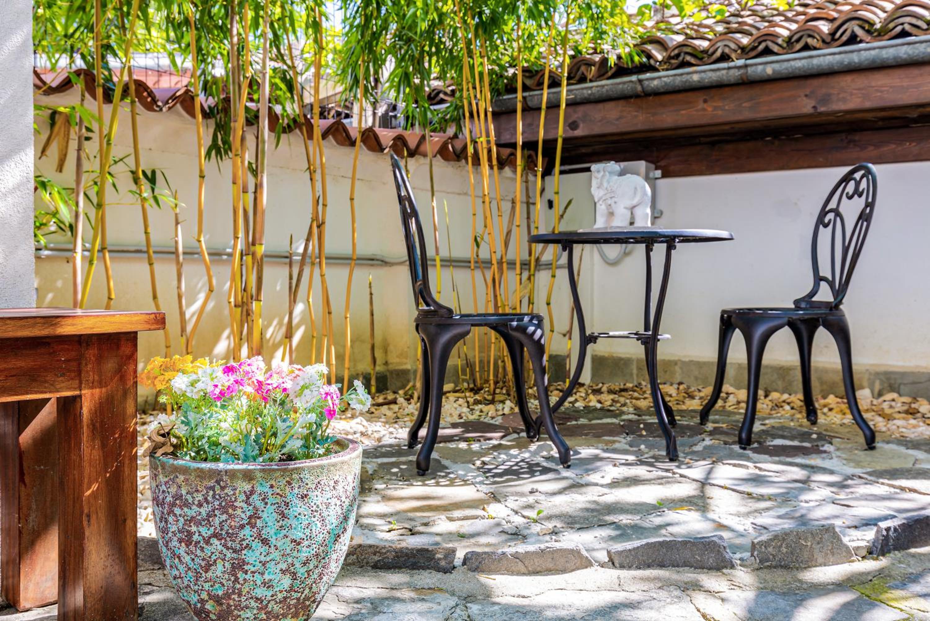 Old Town 2BR Spacious House with Private Garden and Free Parking