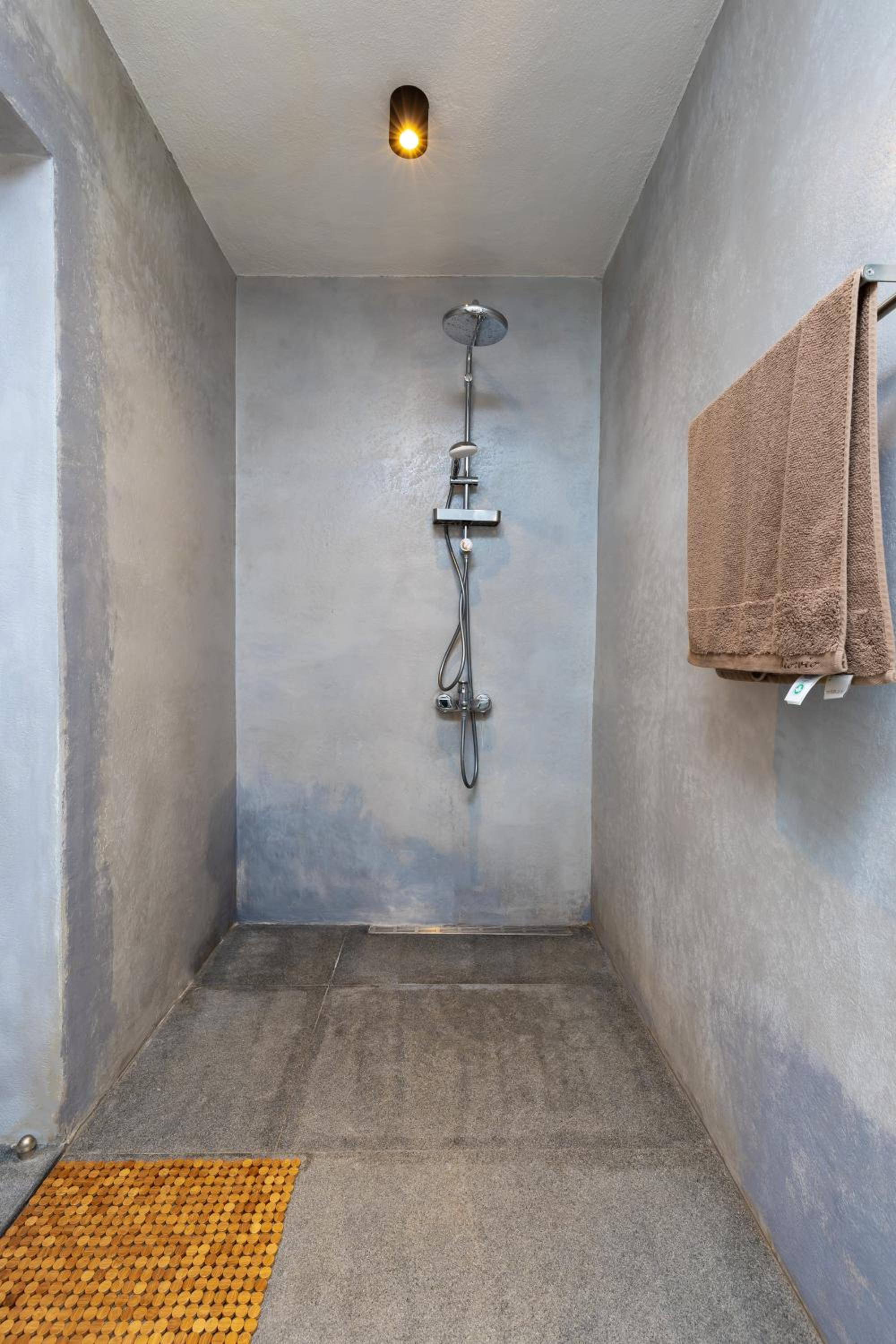Old Town 2BR Spacious House with Private Garden and Free Parking