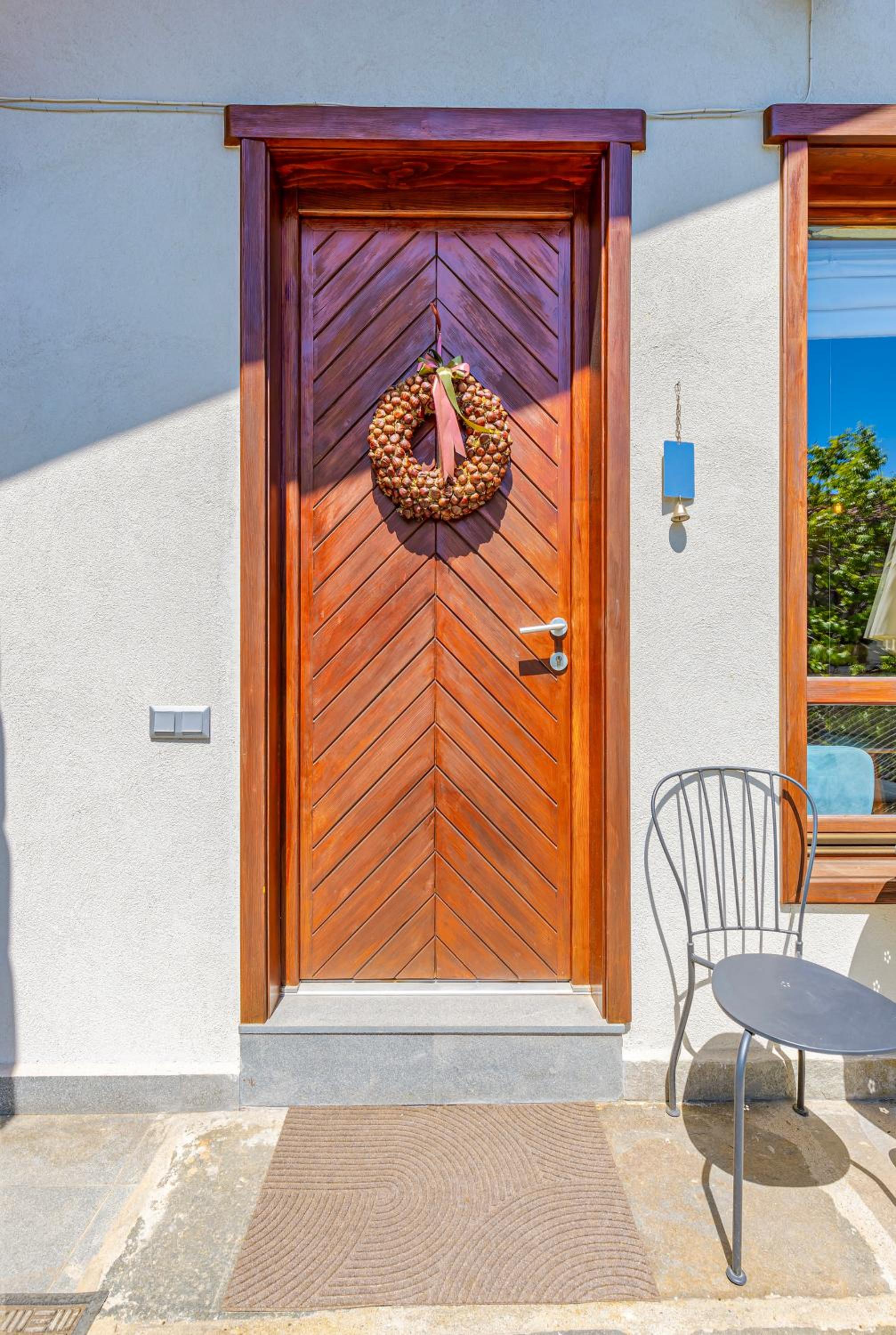 Old Town 2BR Spacious House with Private Garden and Free Parking