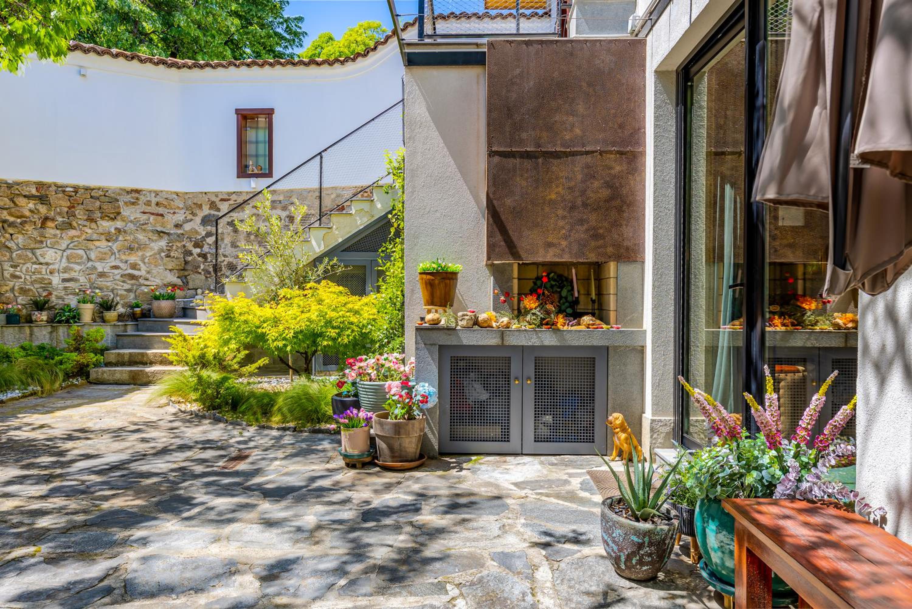 Old Town 2BR Spacious House with Private Garden and Free Parking