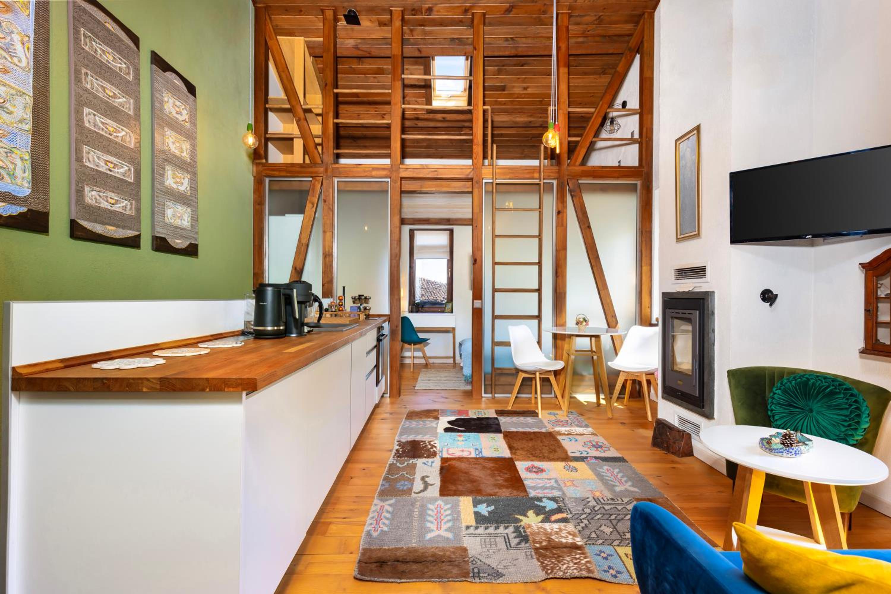 Old Town 2BR Spacious House with Private Garden and Free Parking