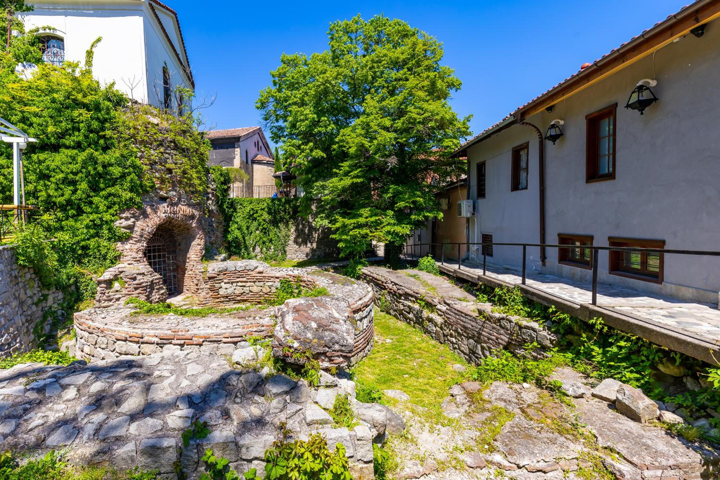 Old Town 2BR Spacious House with Private Garden and Free Parking