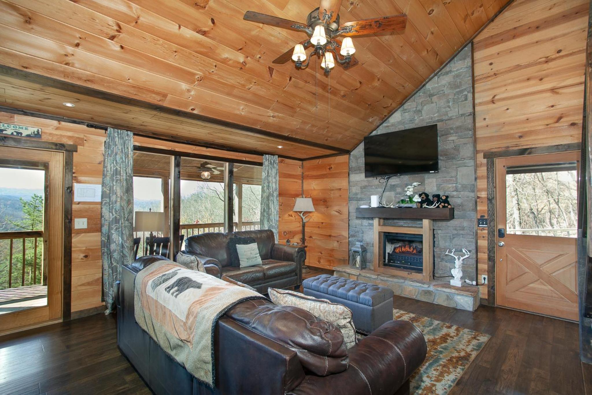 Bear Claw Hideaway View Hot Tub LifeSize Games
