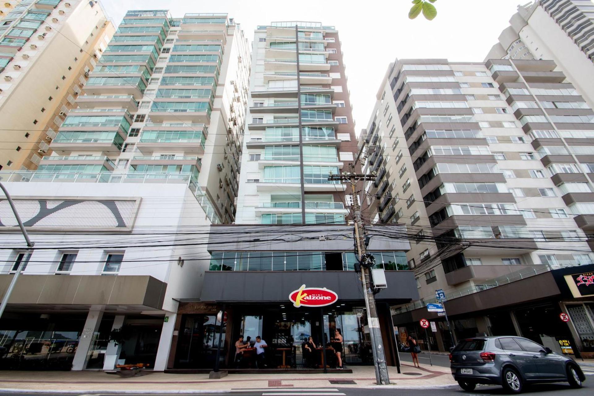 Apto charmoso na Avenida Atlântica UM0186