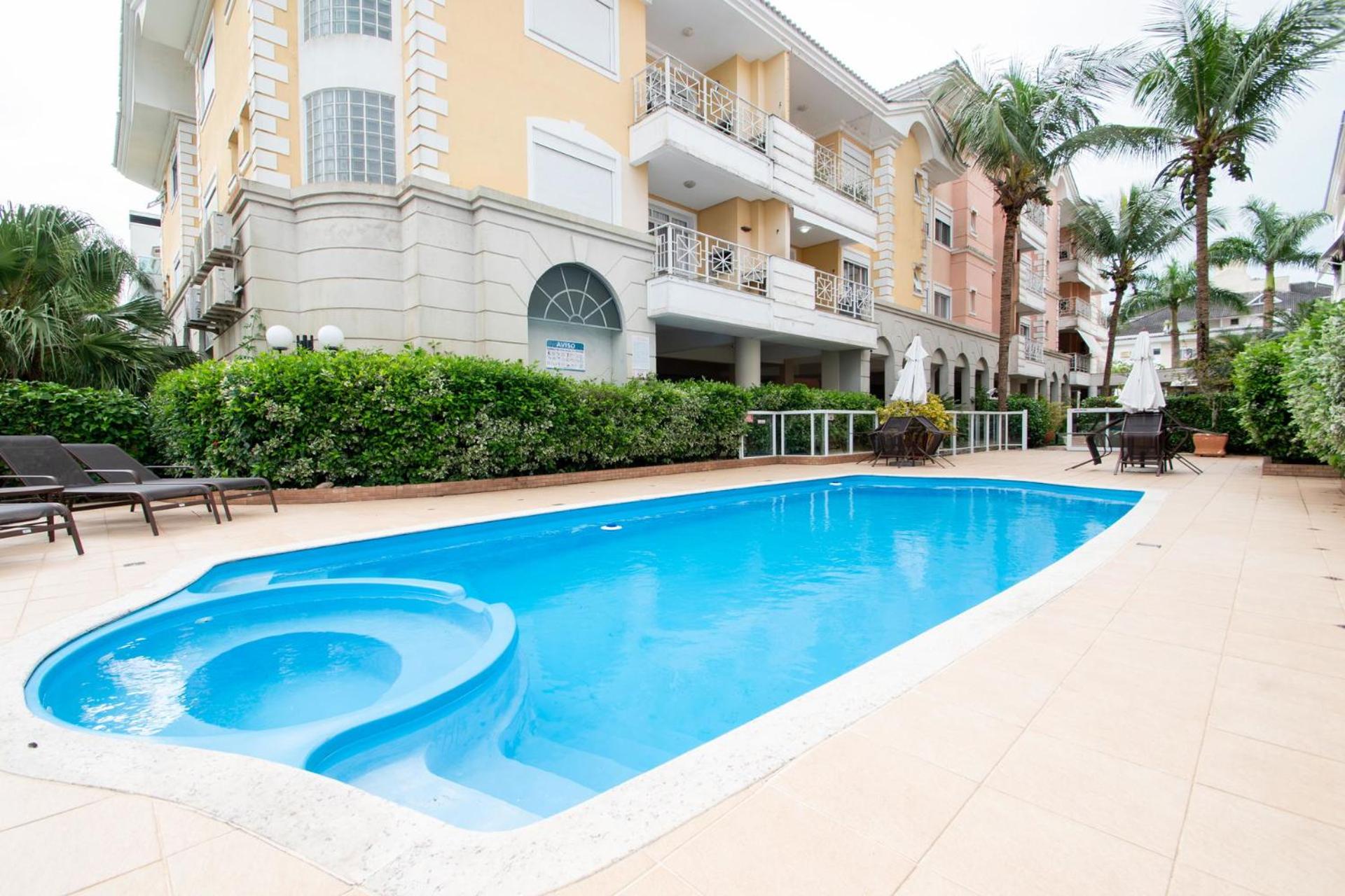 Piscina e Churrasqueira em Jurerê SC7646
