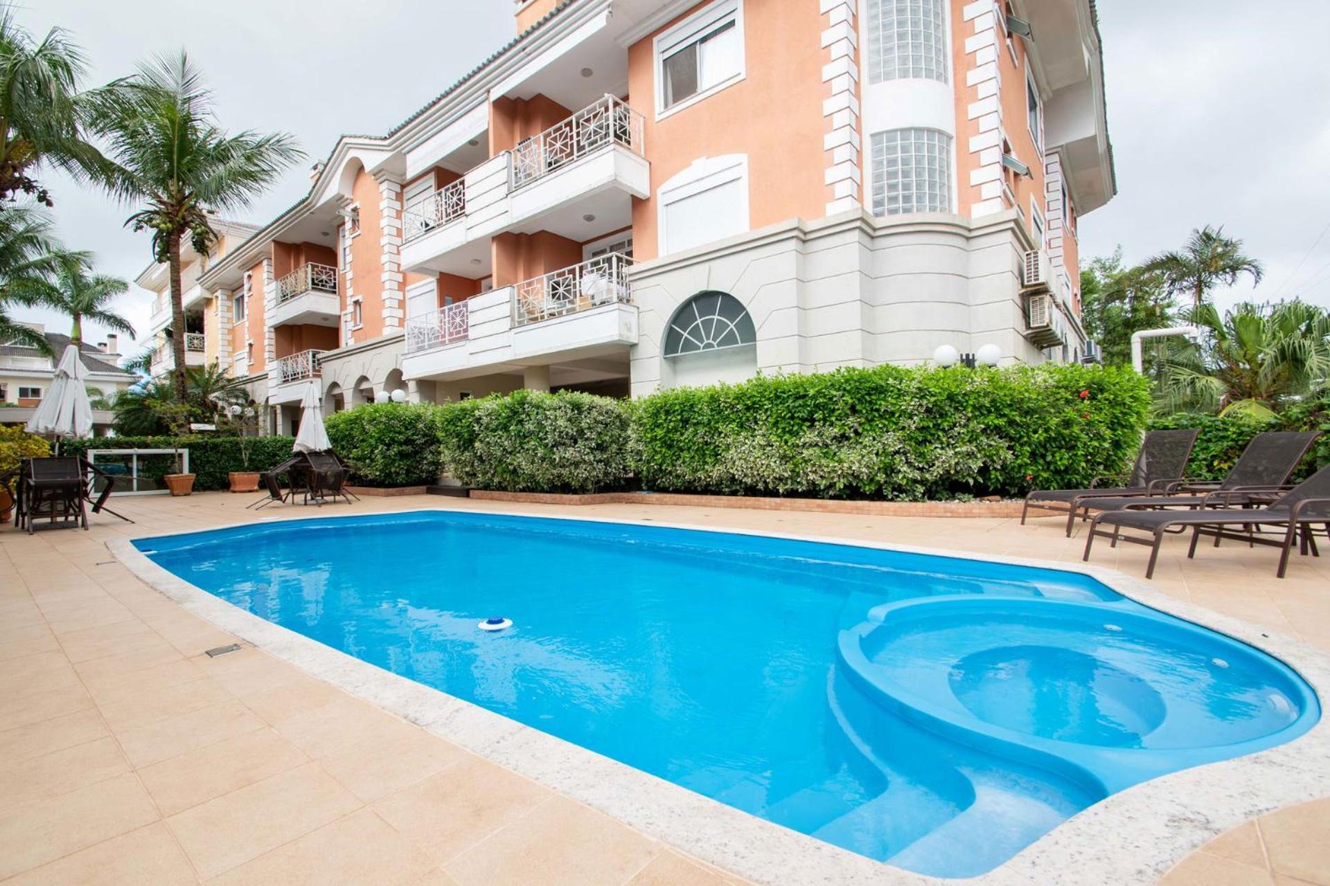 Piscina e Churrasqueira em Jurerê SC7646