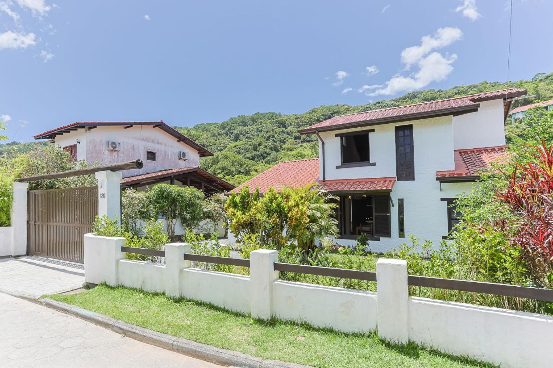 Casa na Lagoinha com estilo açoriano MP7117