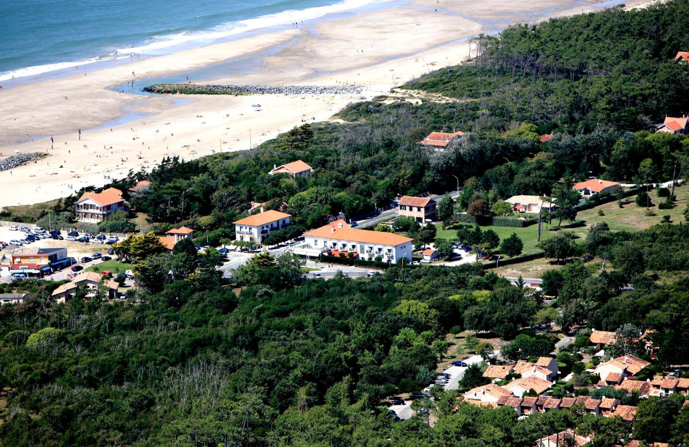 Hotel des Pins - Property Image 39