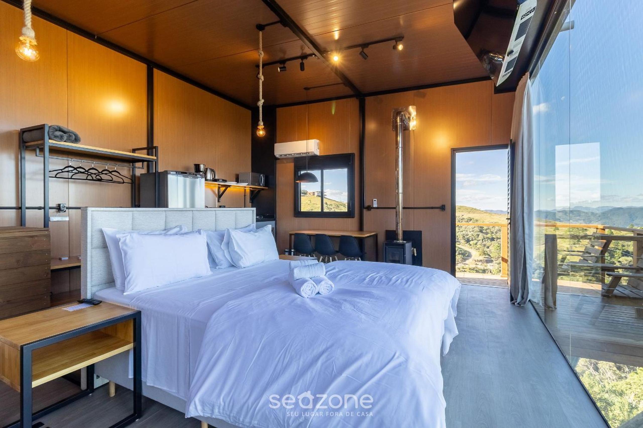 Romantic cabin with view and hot tub | VST036