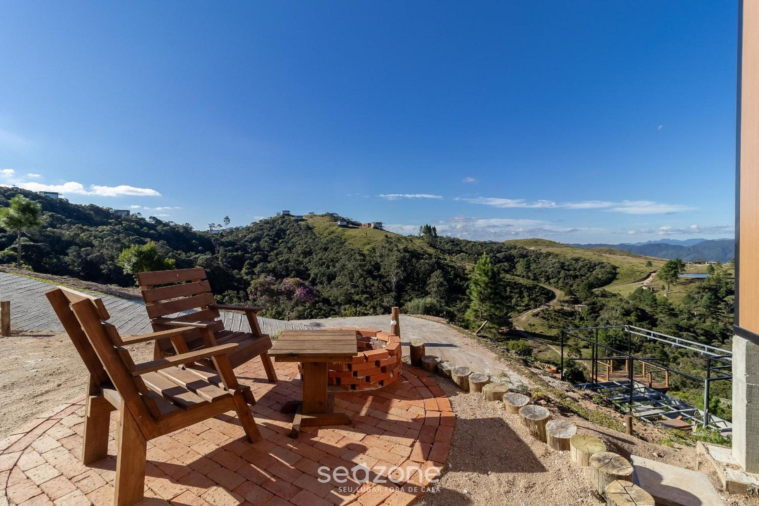 Romantic cabin with view and hot tub | VST036