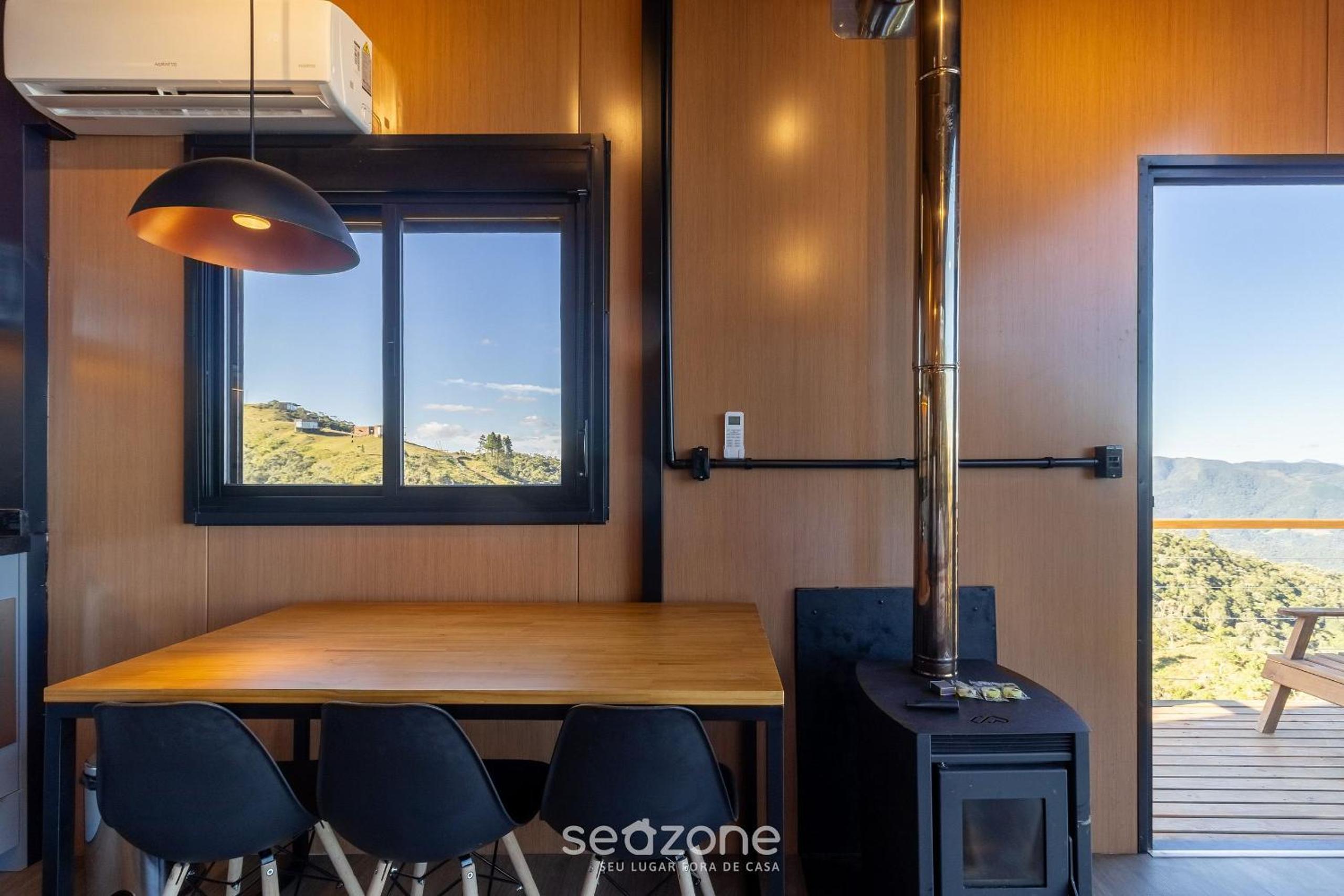 Romantic cabin with view and hot tub | VST036