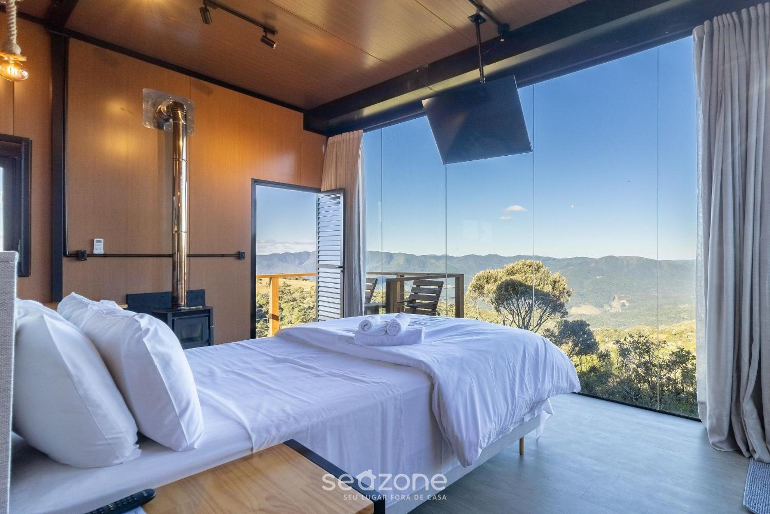 Romantic cabin with view and hot tub | VST036