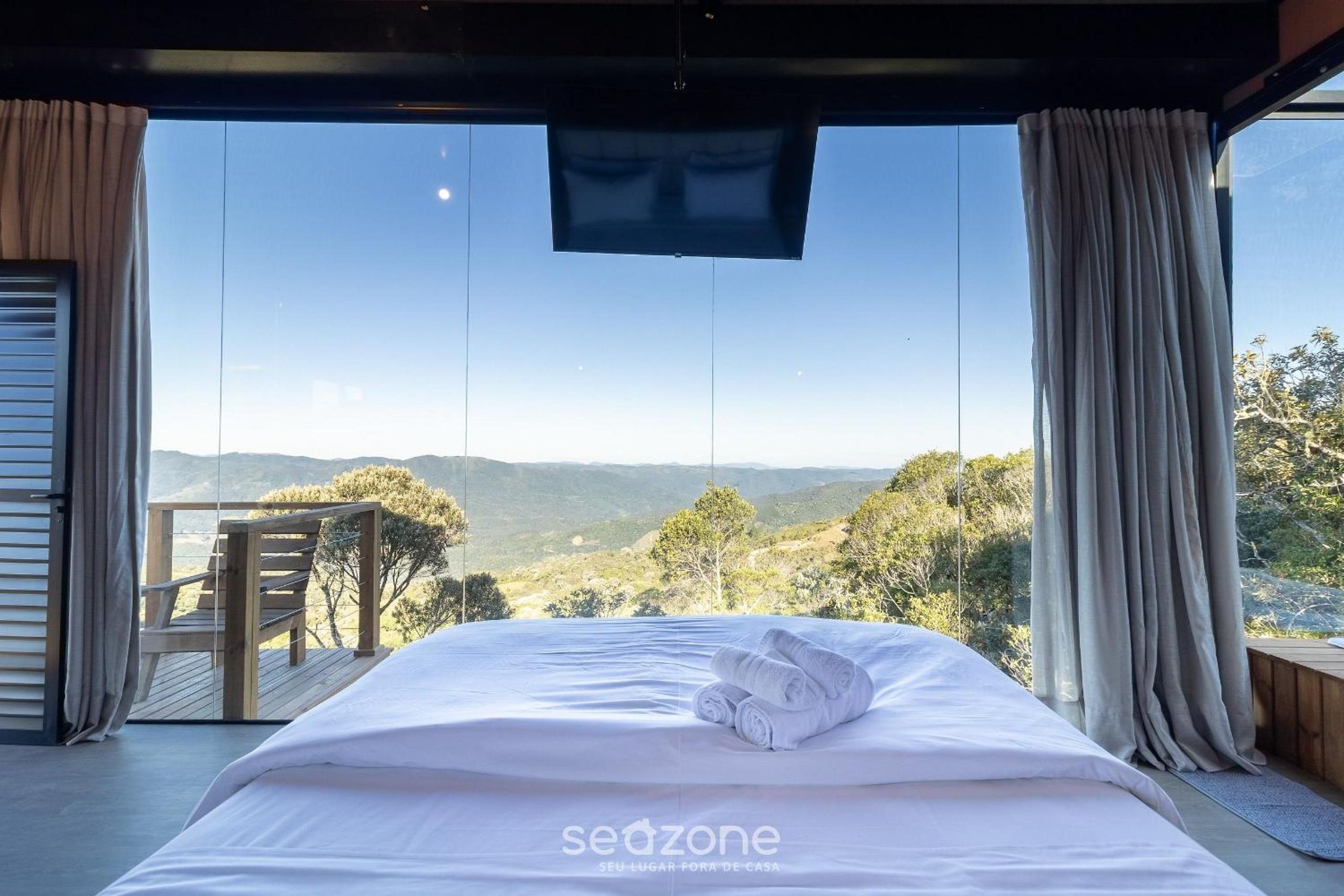 Romantic cabin with view and hot tub | VST036