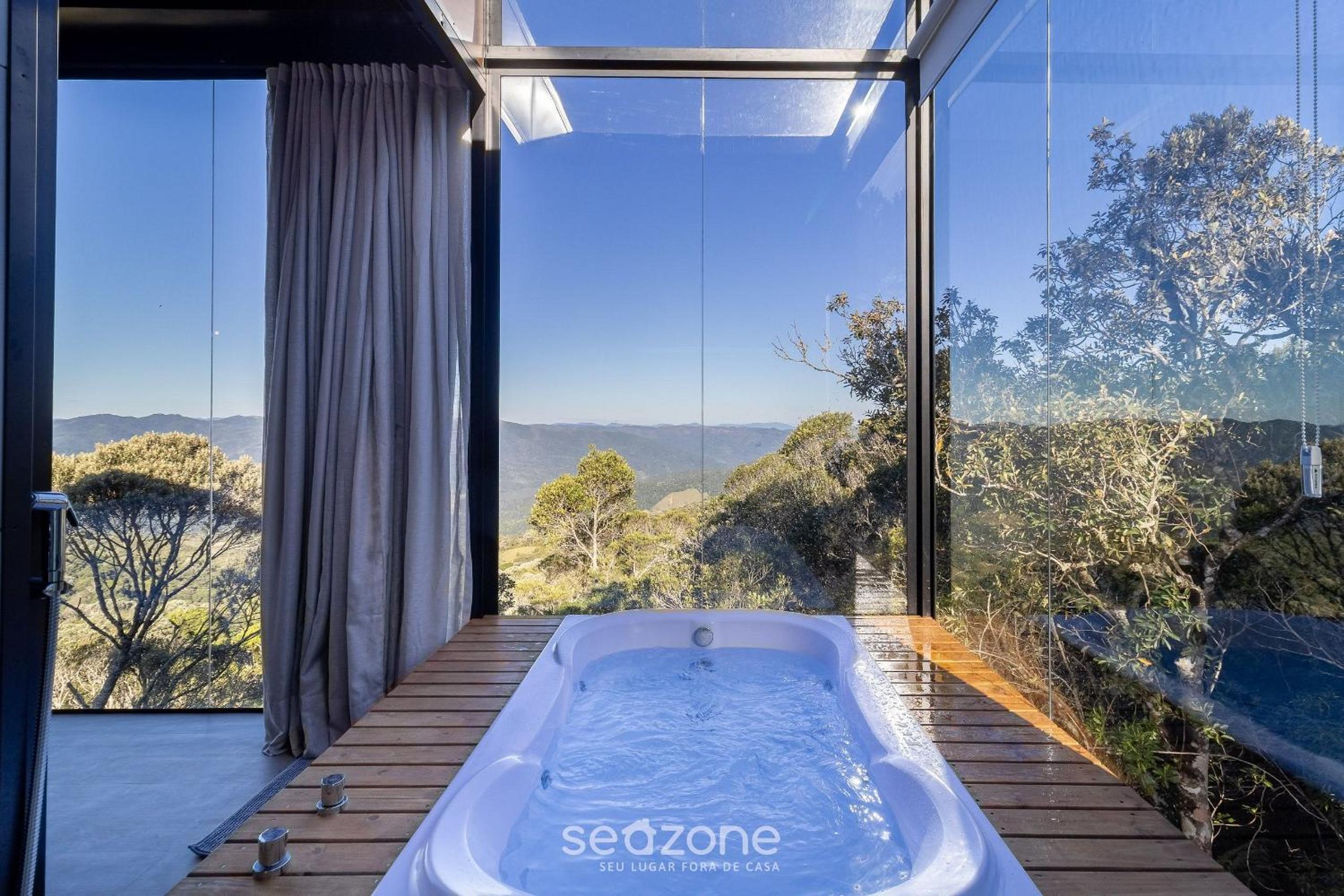 Romantic cabin with view and hot tub | VST036