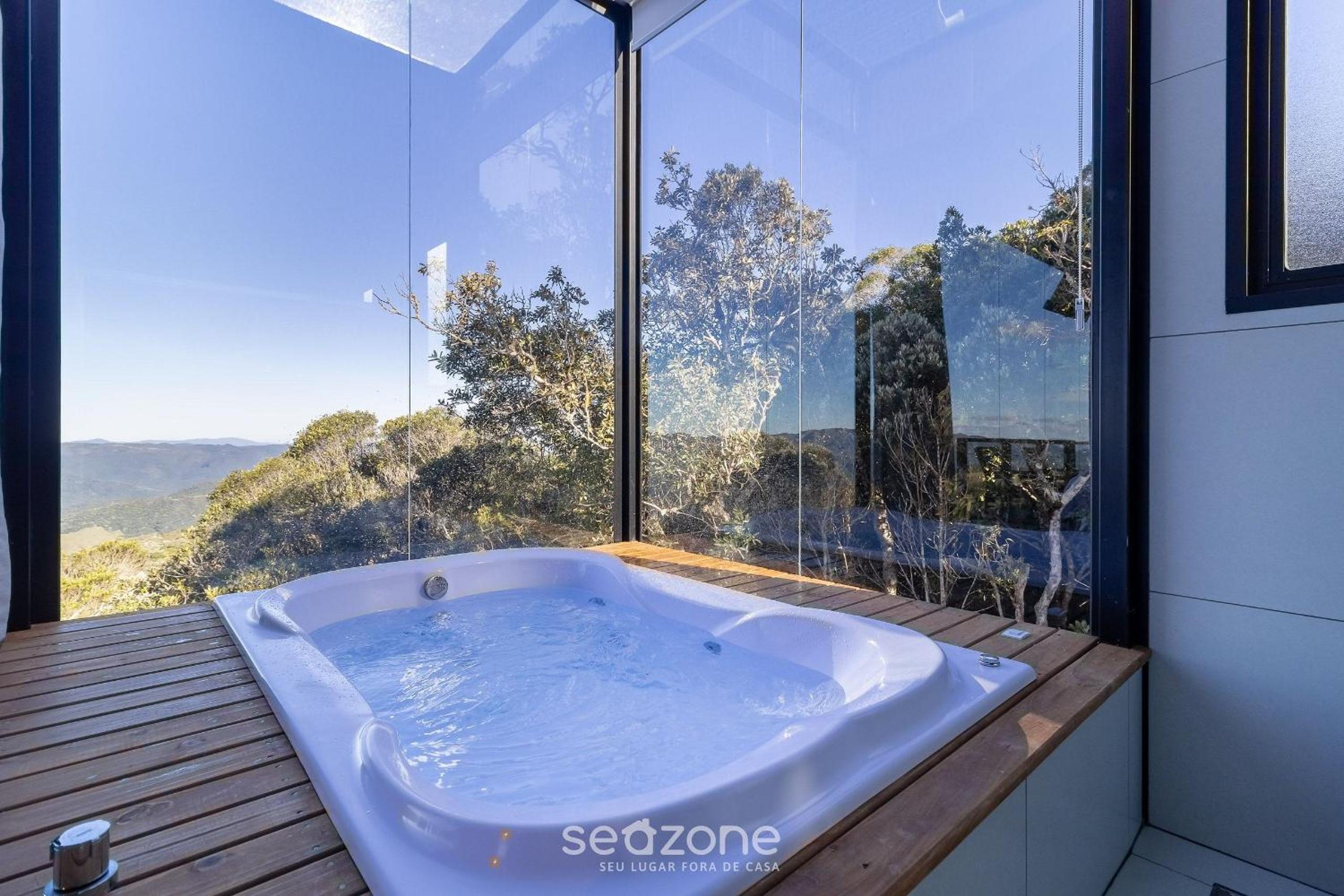 Romantic cabin with view and hot tub | VST036