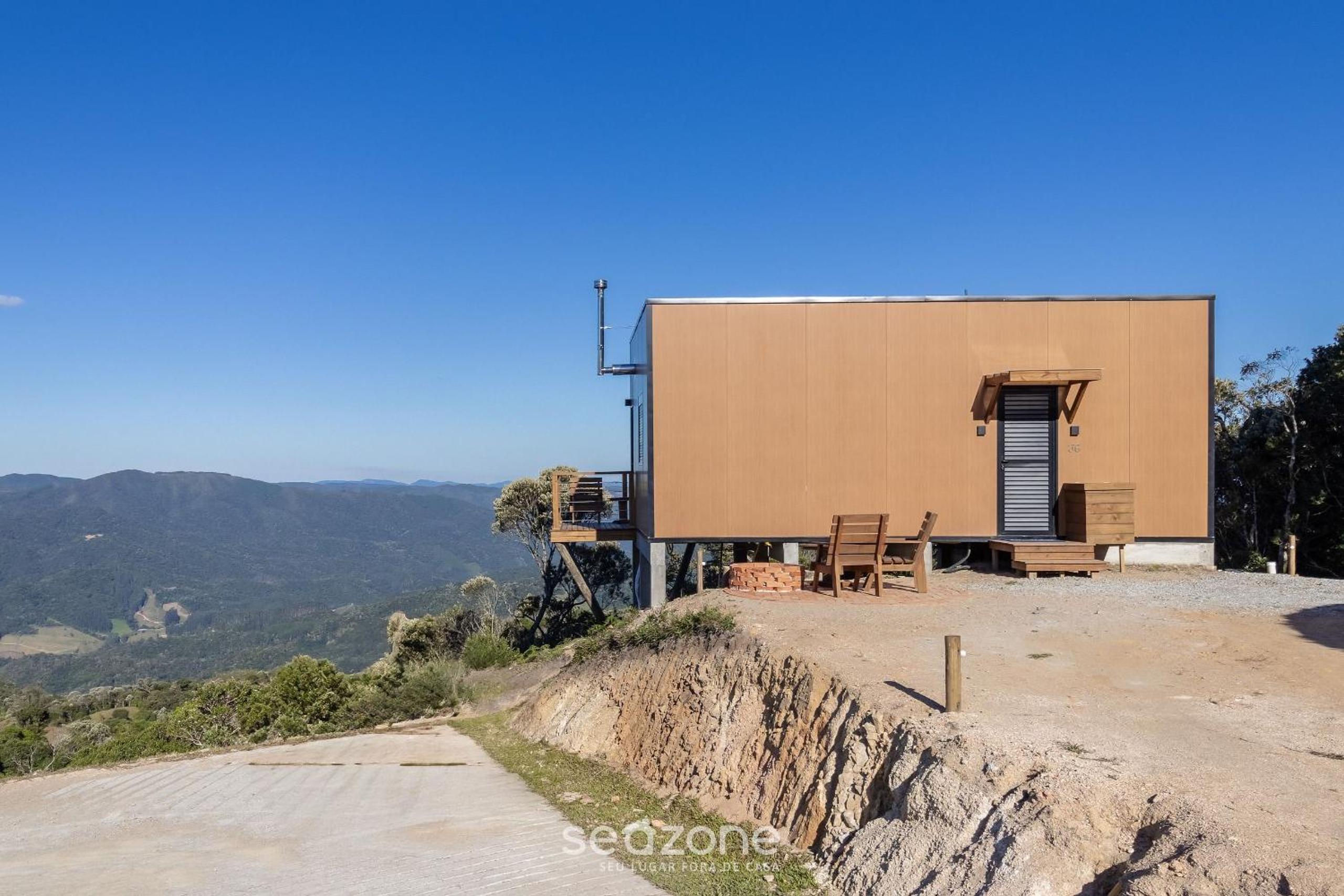 Romantic cabin with view and hot tub | VST036