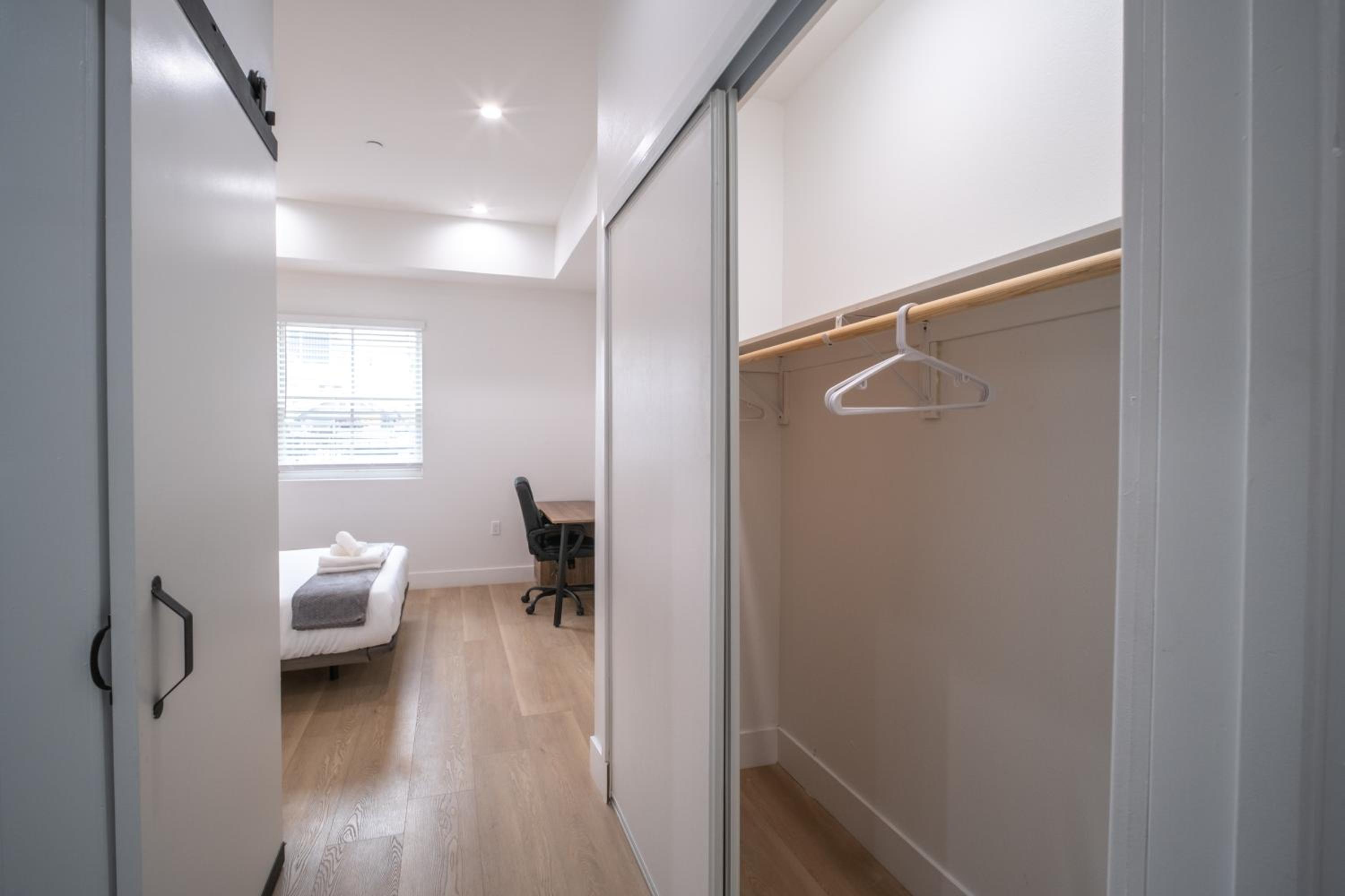 Stylish Private Room by Downtown LA with Private Parking