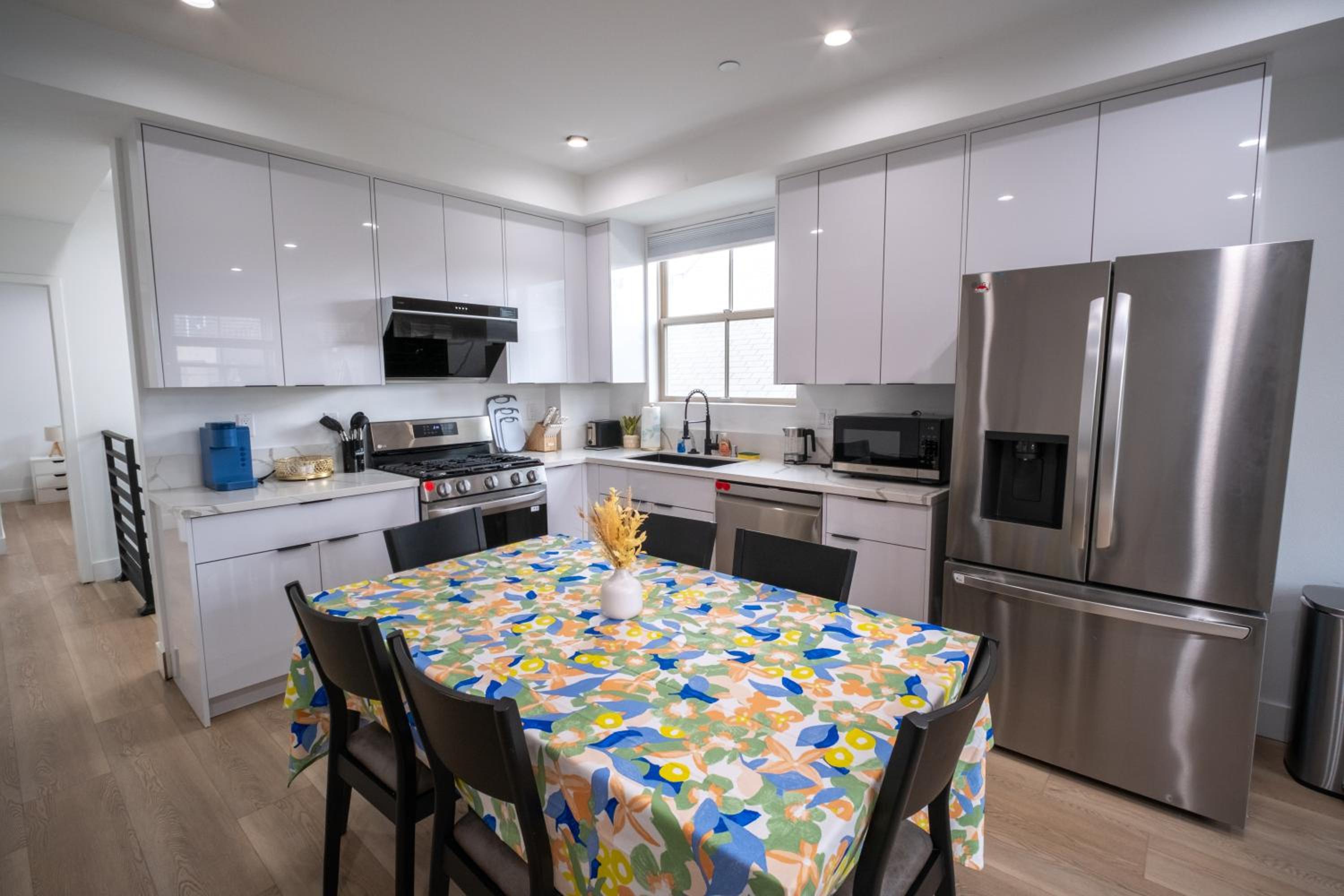 Stylish Private Room by Downtown LA with Private Parking