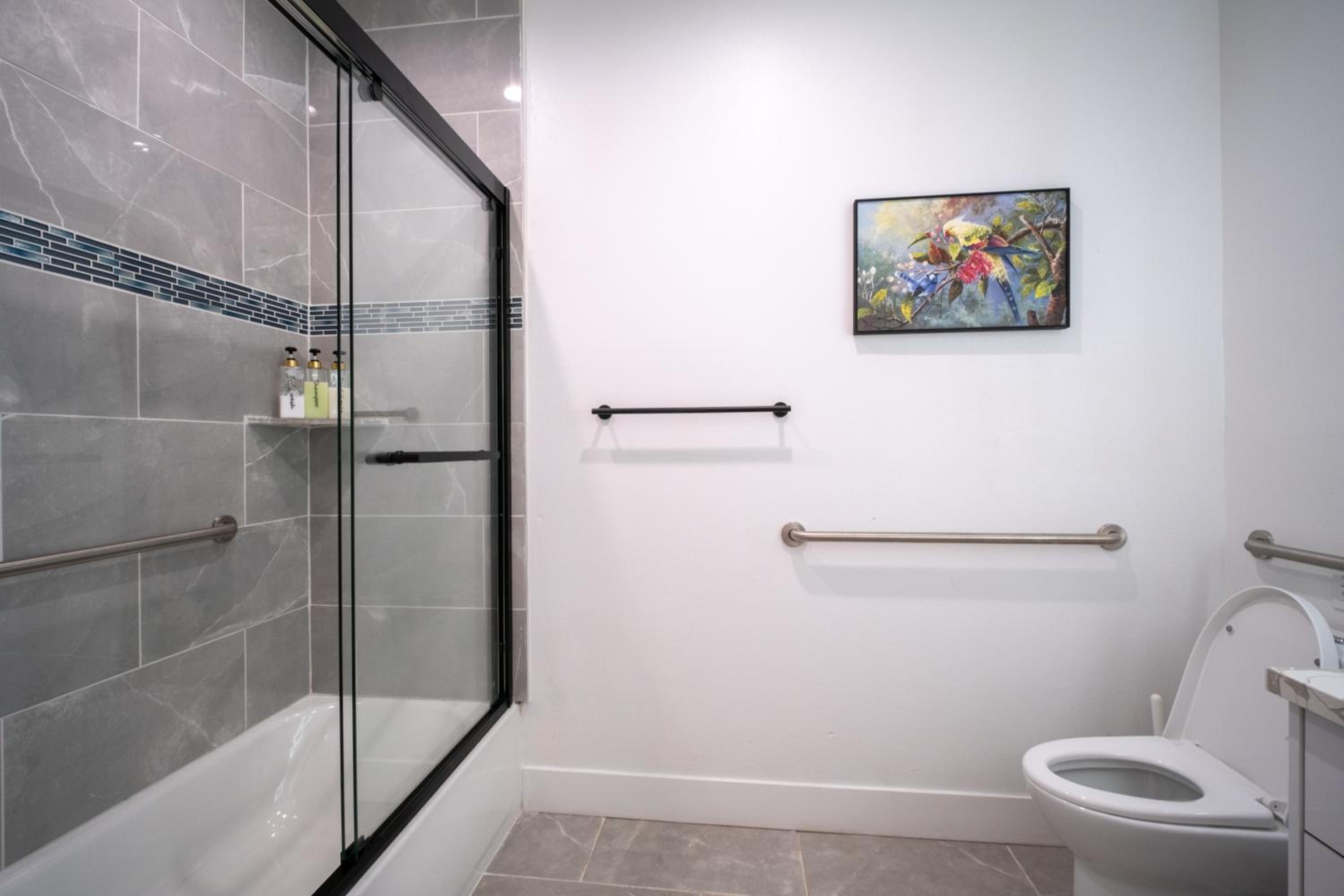 Stylish Private Room by Downtown LA with Private Parking