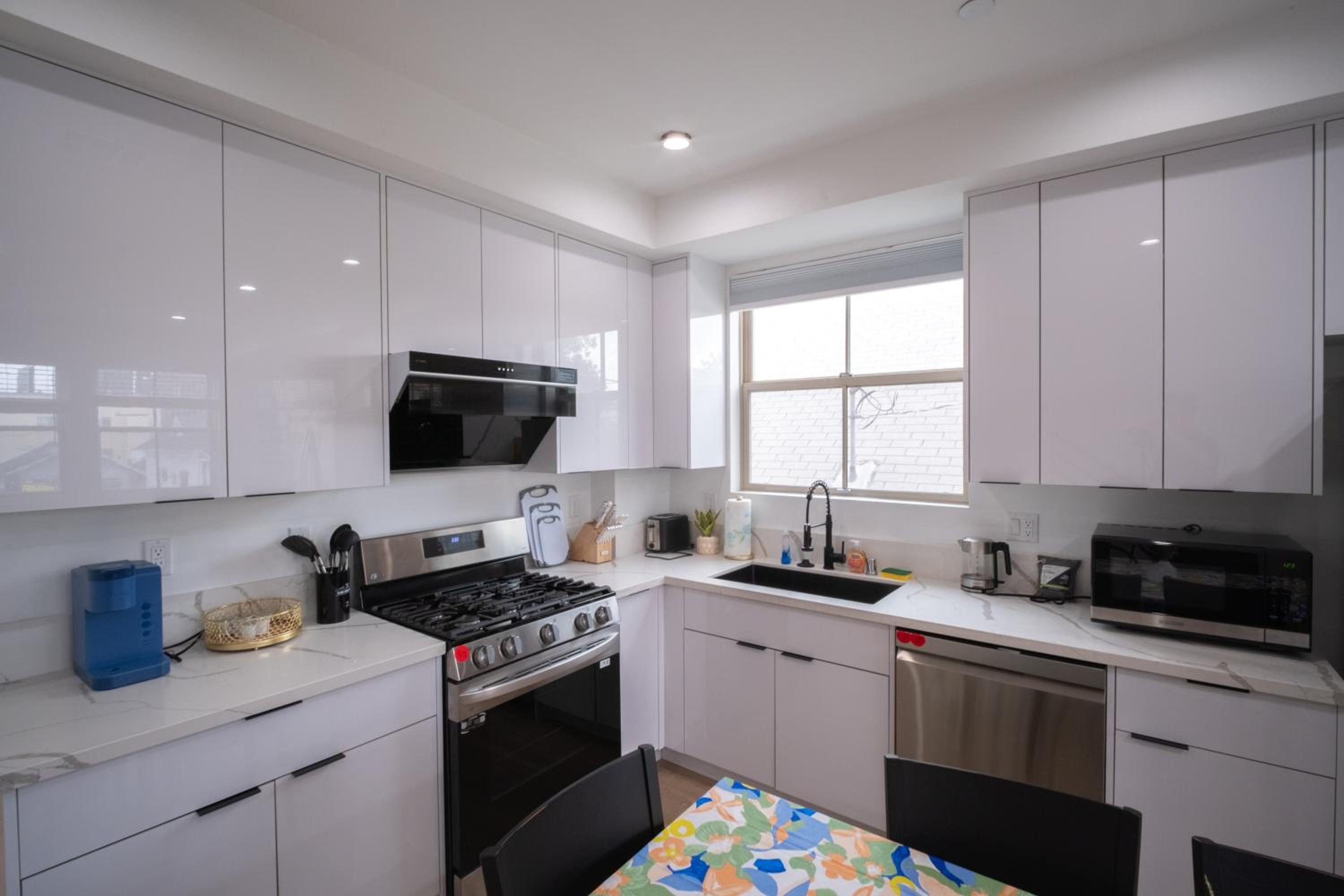 Stylish Private Room by Downtown LA with Private Parking