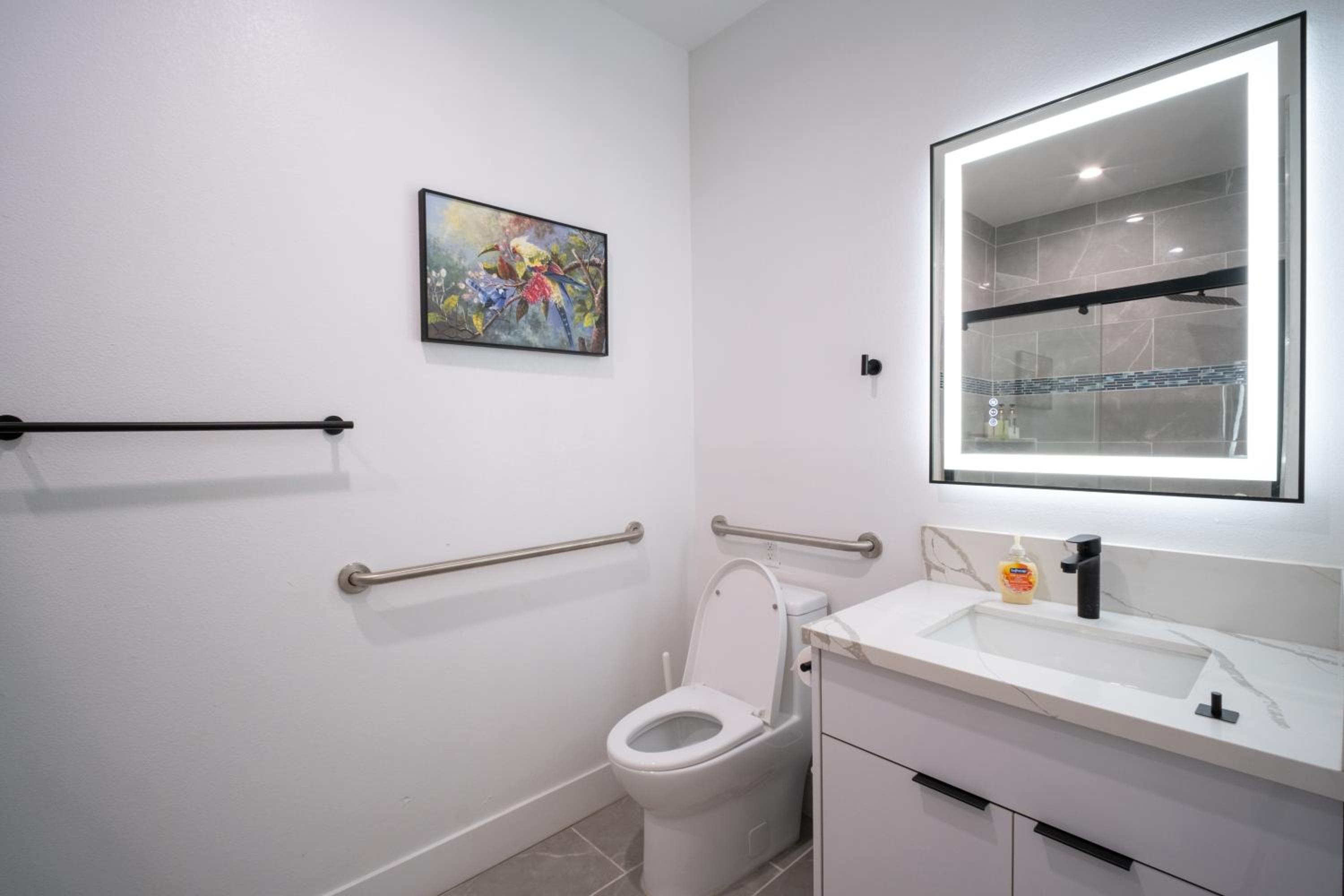 Stylish Private Room by Downtown LA with Private Parking