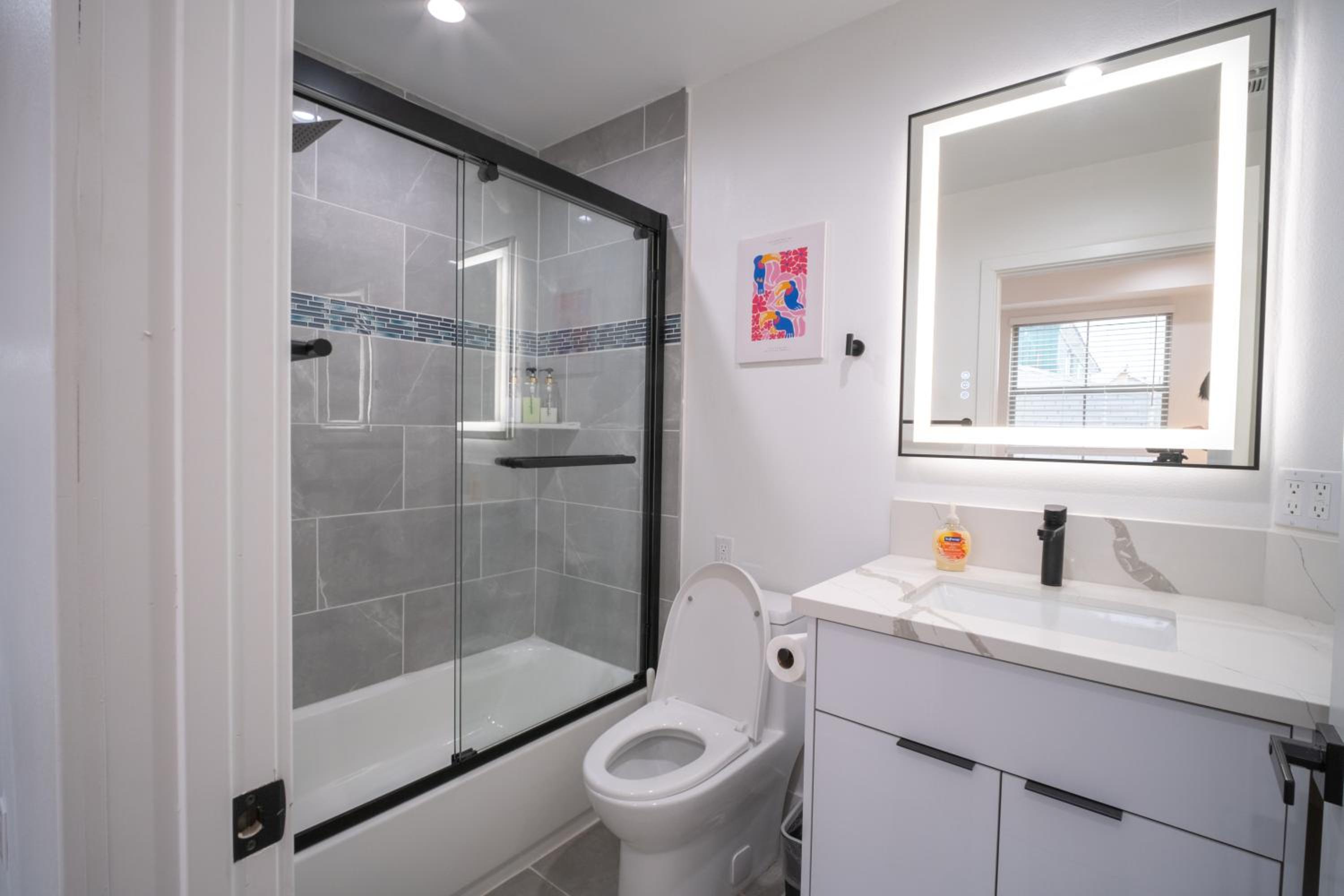 Stylish Private Room by Downtown LA with Private Parking