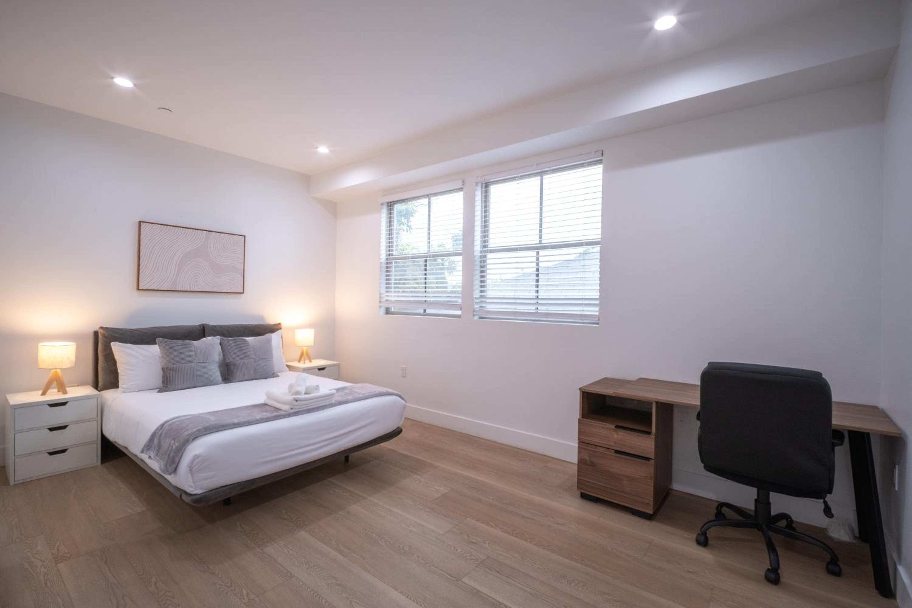 Stylish Private Room by Downtown LA with Private Parking