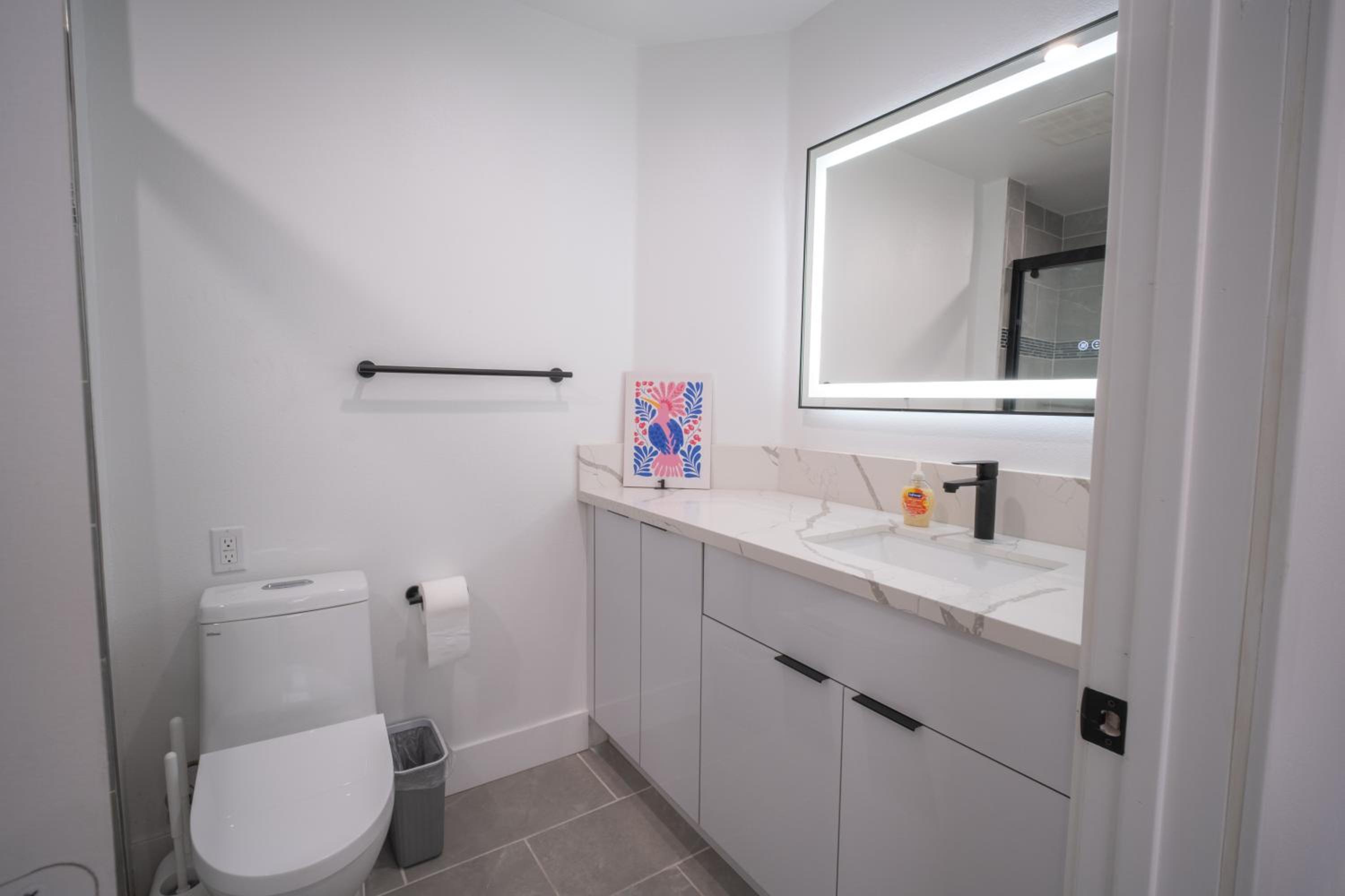 Stylish Private Room by Downtown LA with Private Parking