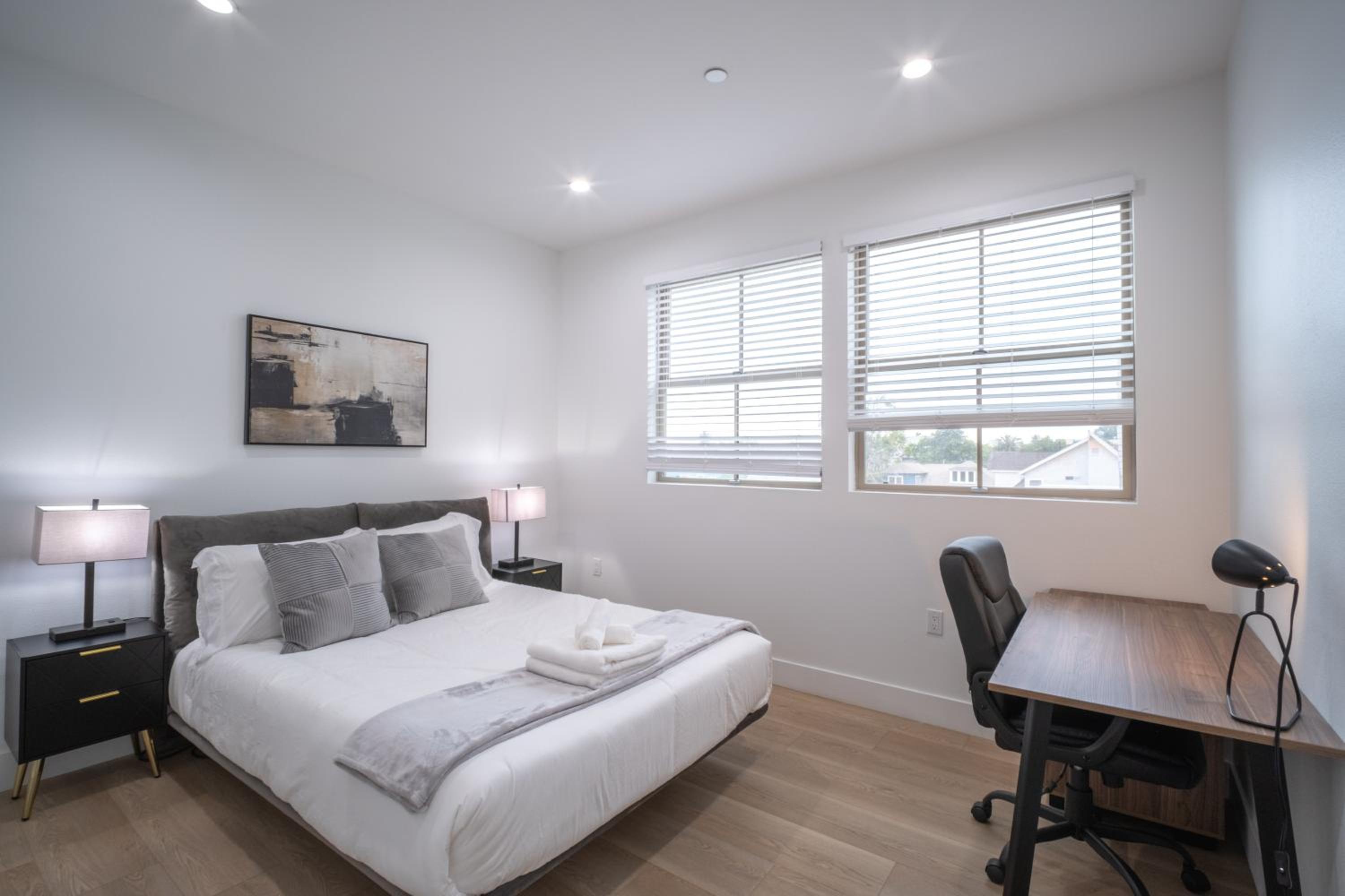 Stylish Private Room by Downtown LA with Private Parking