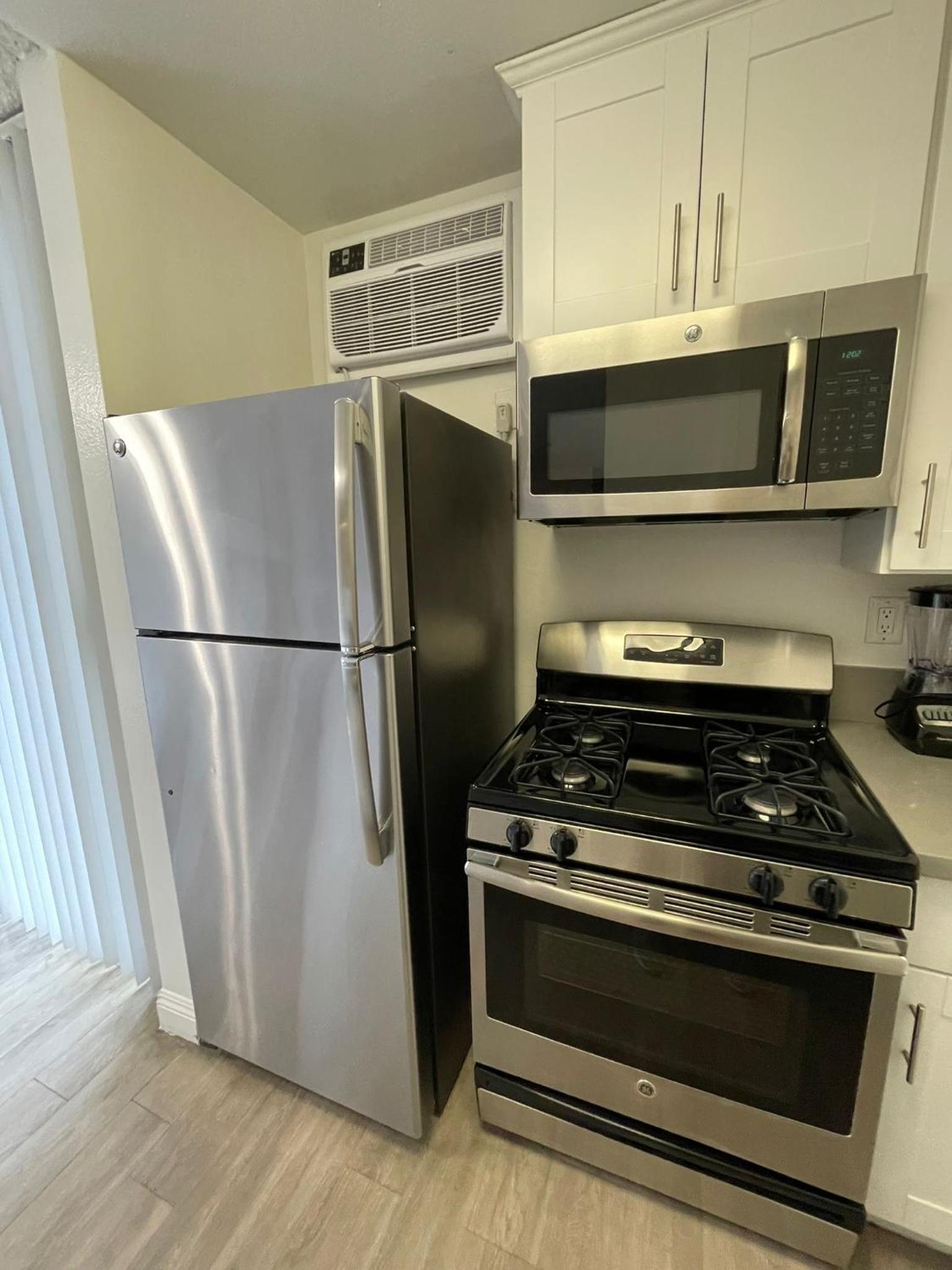 Hollywood Spectacular Loft FREE Designated parking