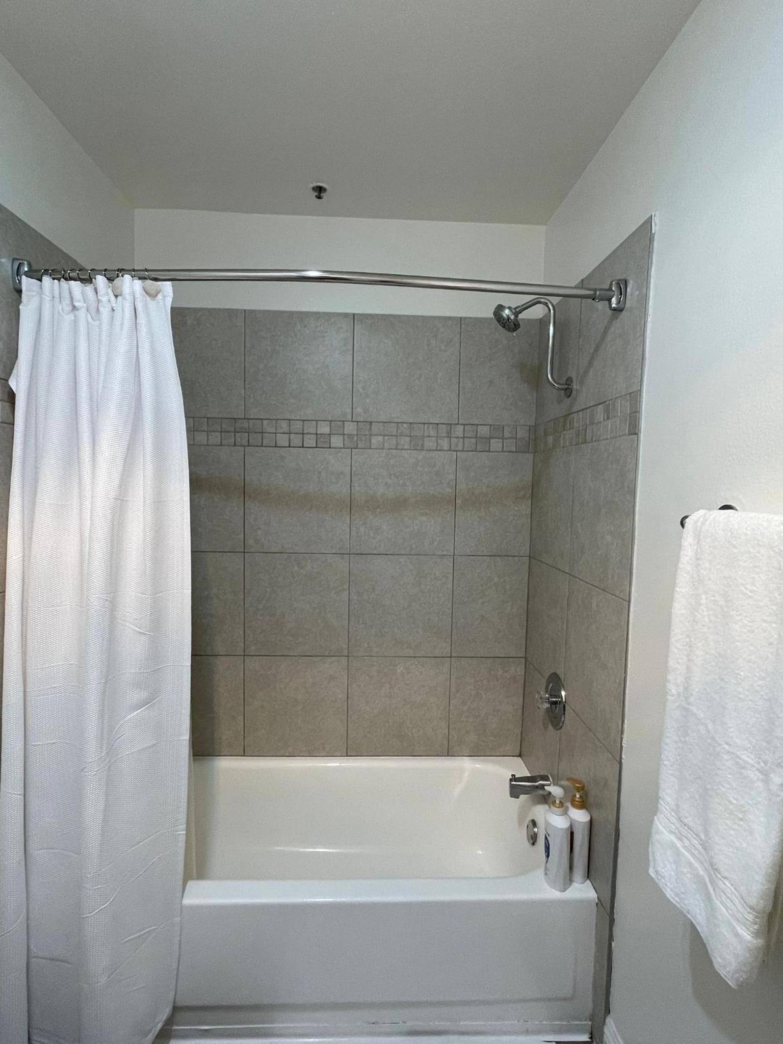 Hollywood Spectacular Loft FREE Designated parking